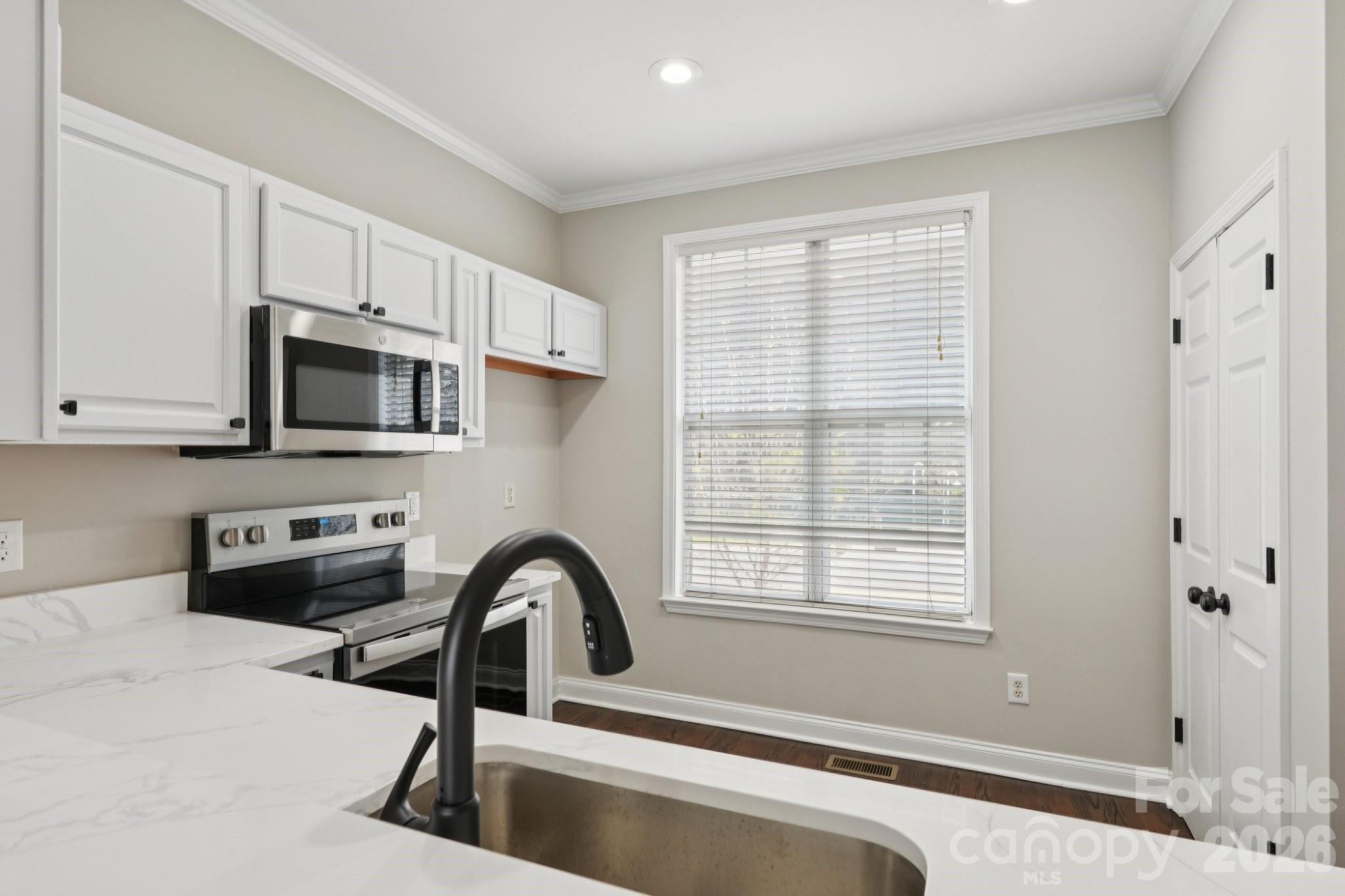 827 4th Street Property Photo 6