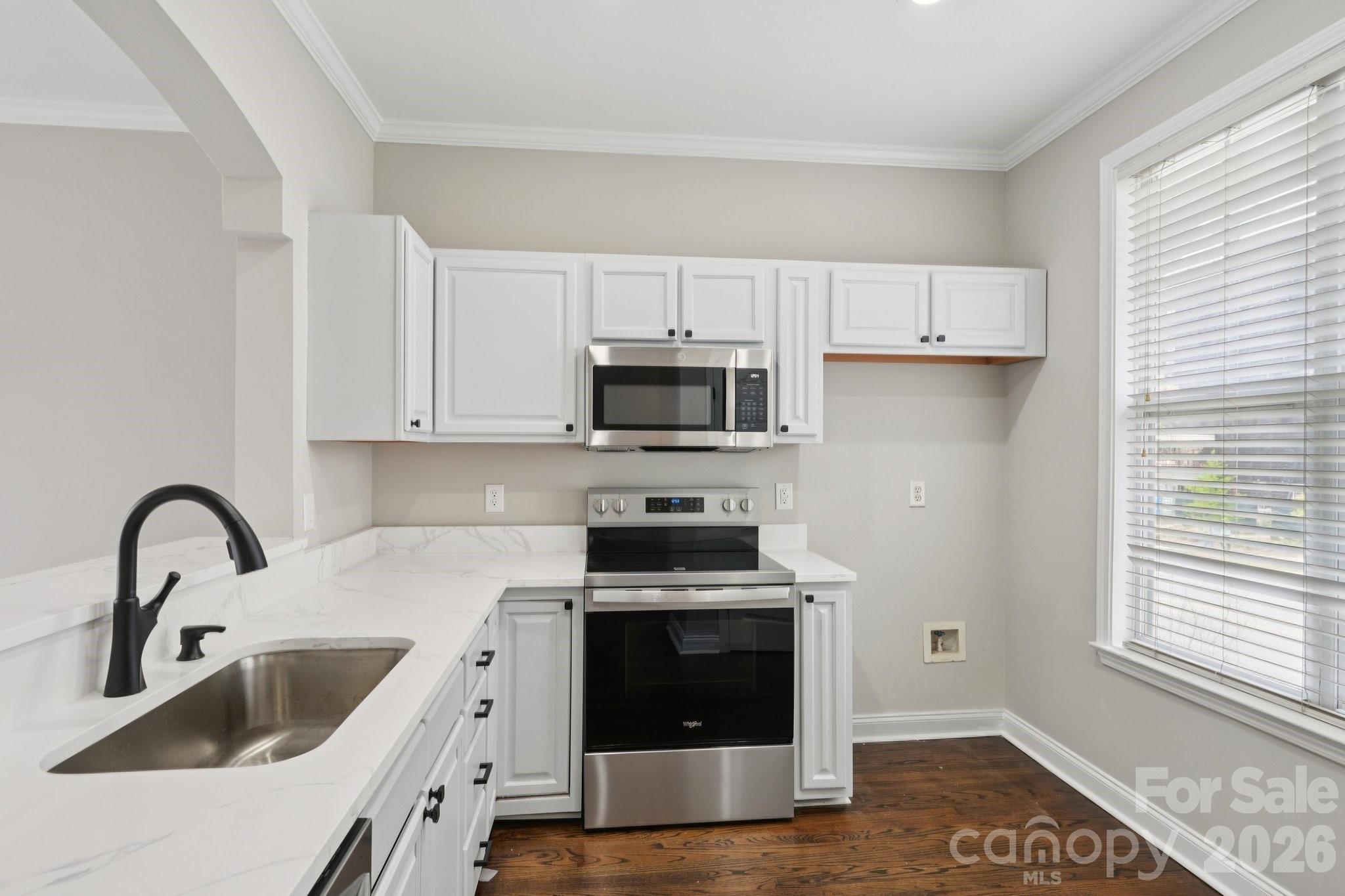 827 4th Street Property Photo 7