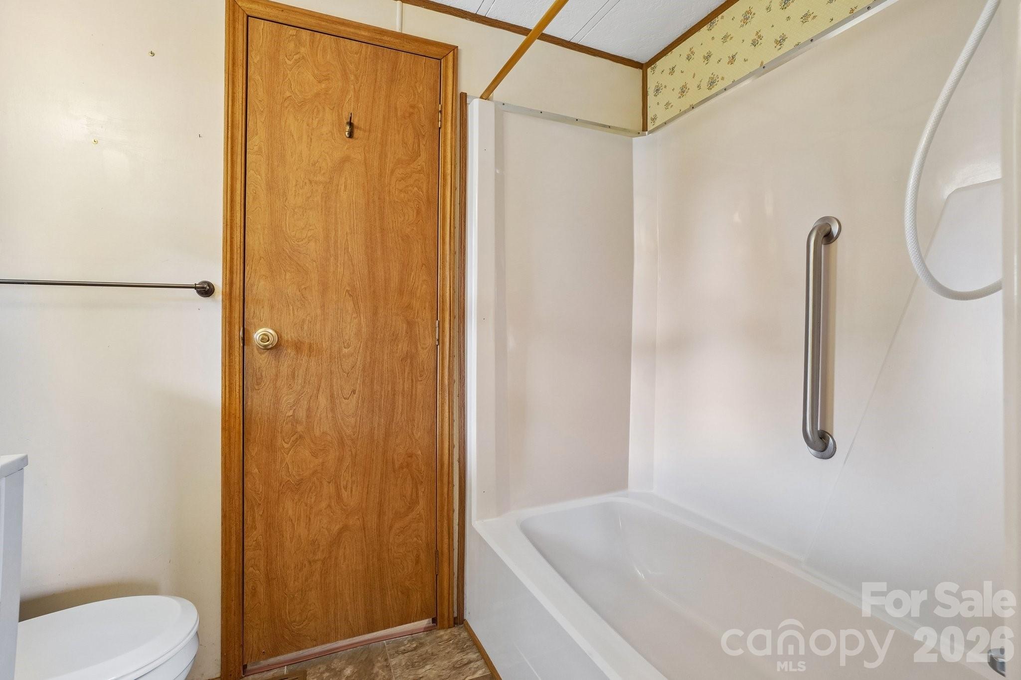 303 Meadowbrook Court Property Photo 25