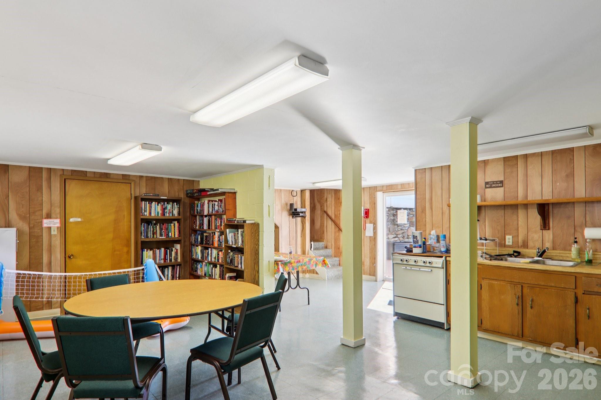 303 Meadowbrook Court Property Photo 43