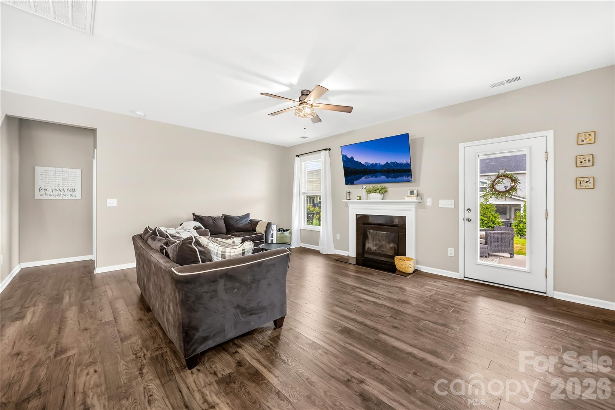 4526 Dover Court Property Photo 6