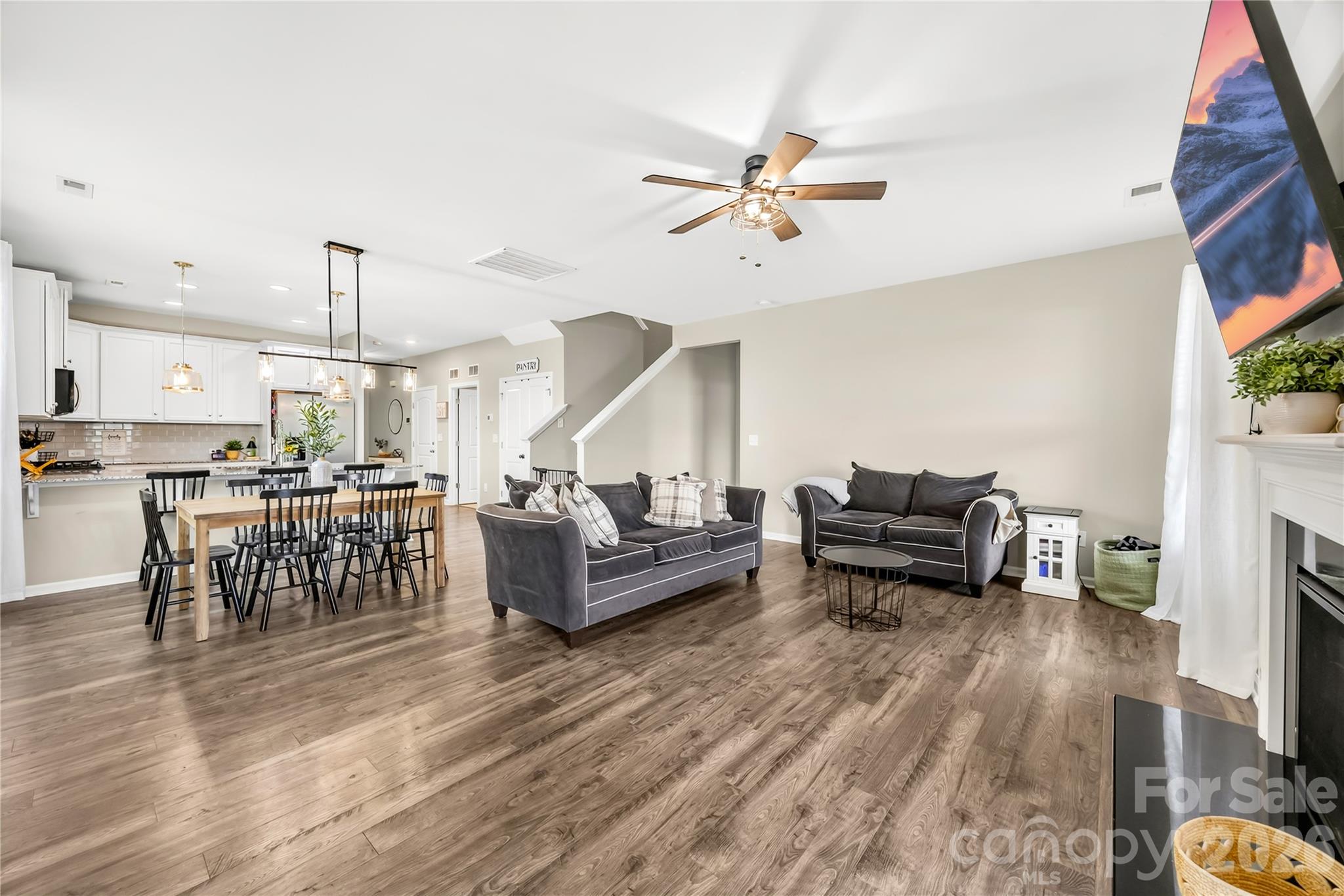 4526 Dover Court Property Photo 8