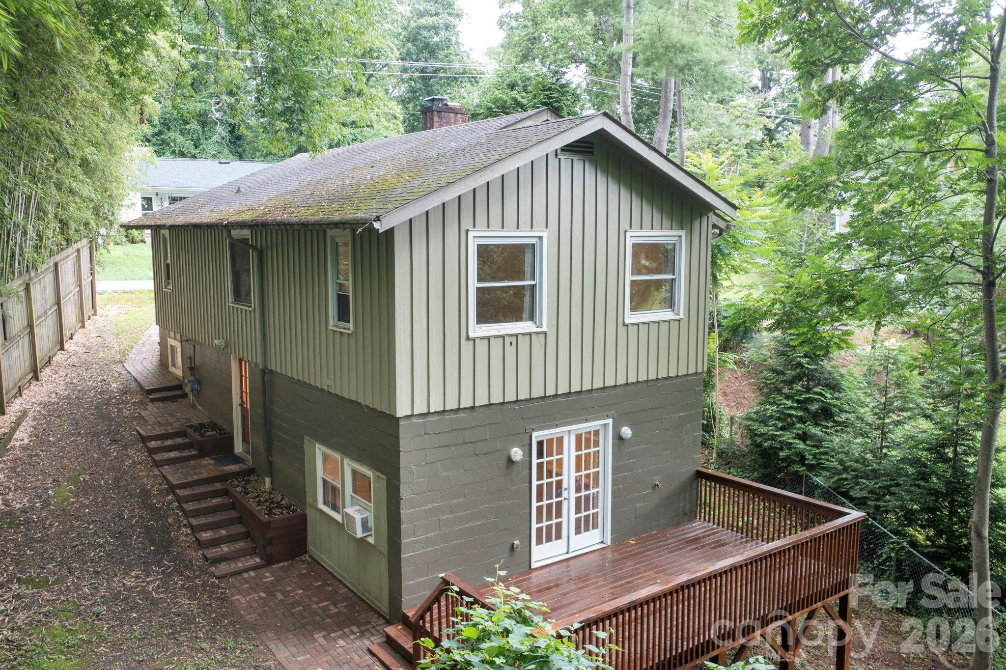 176 Chiles Avenue Property Photo 1