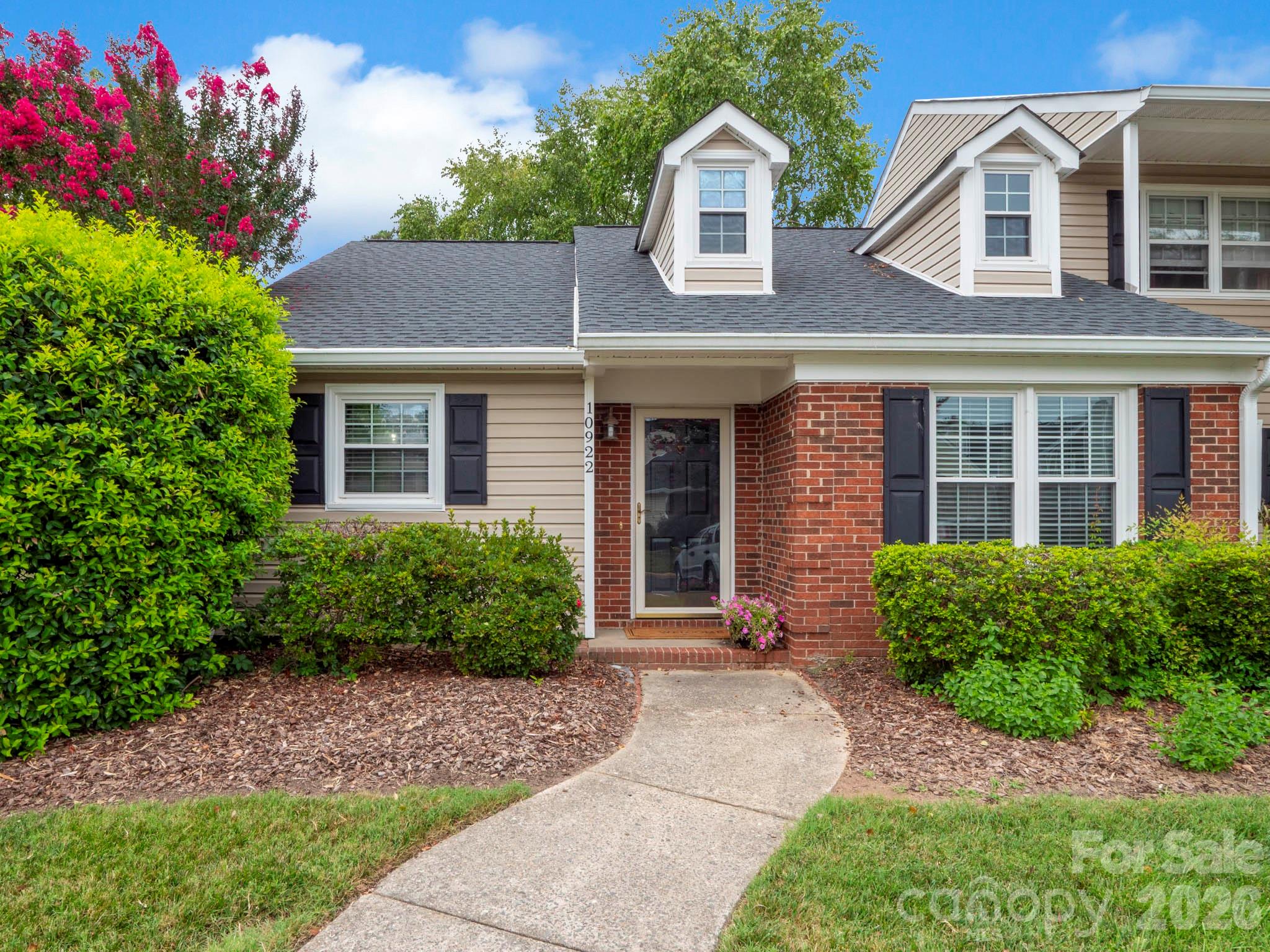 10922 Winterbourne Court Property Photo 1