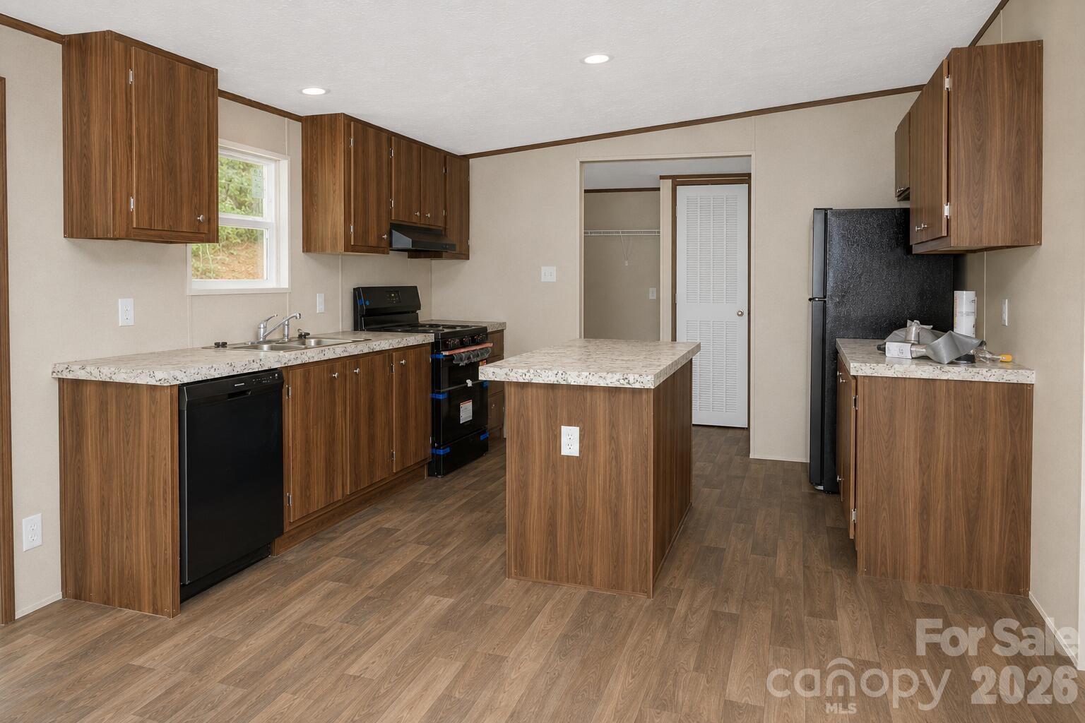 157 Berry Street Property Photo 5