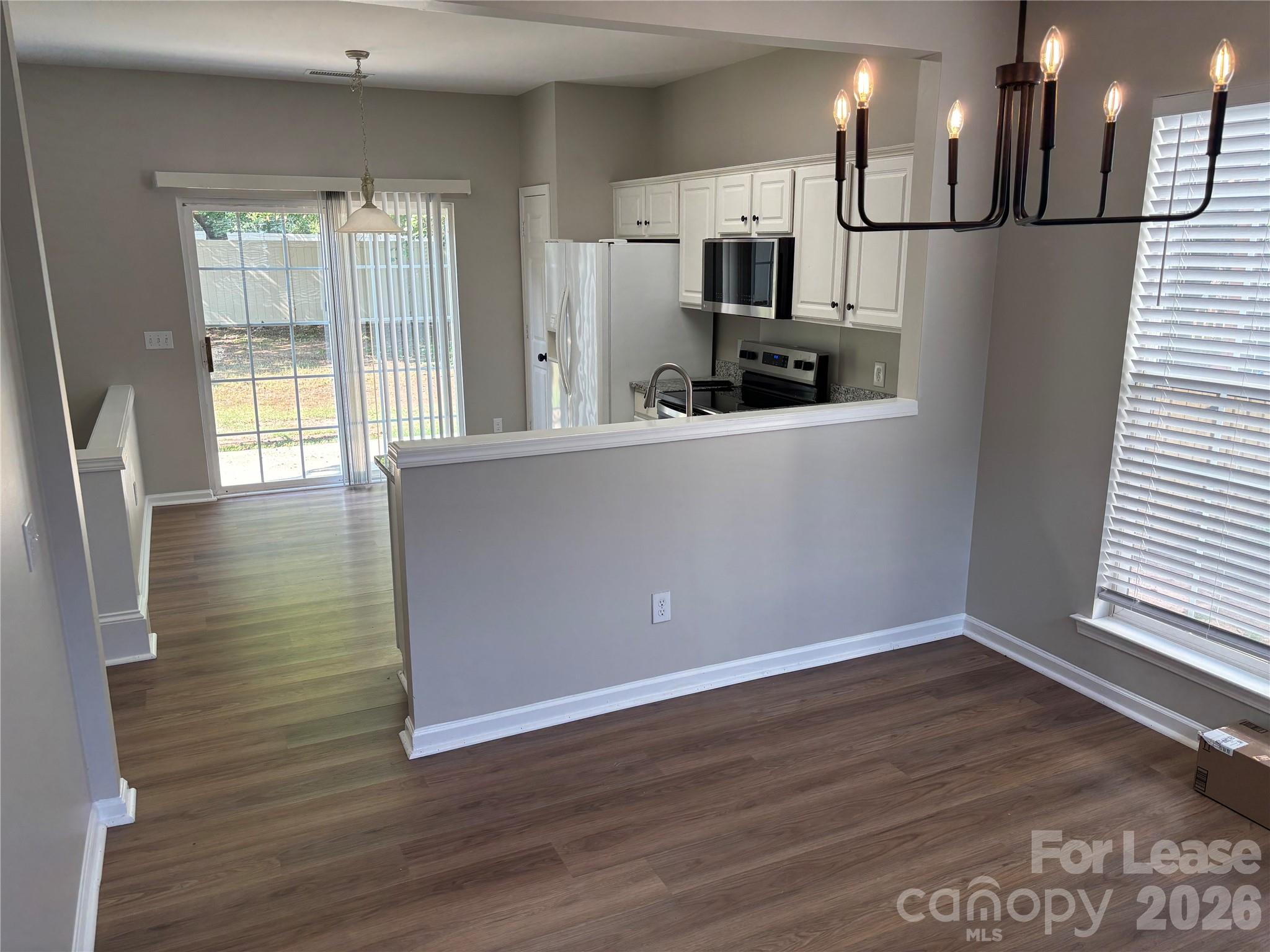 2435 Normancrest Court Property Photo 6