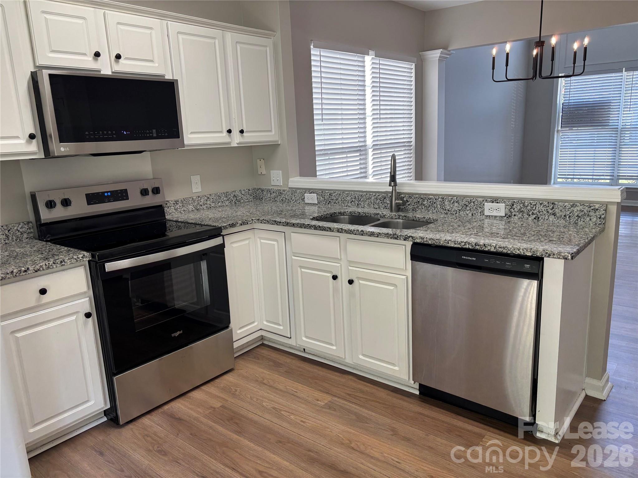 2435 Normancrest Court Property Photo 8