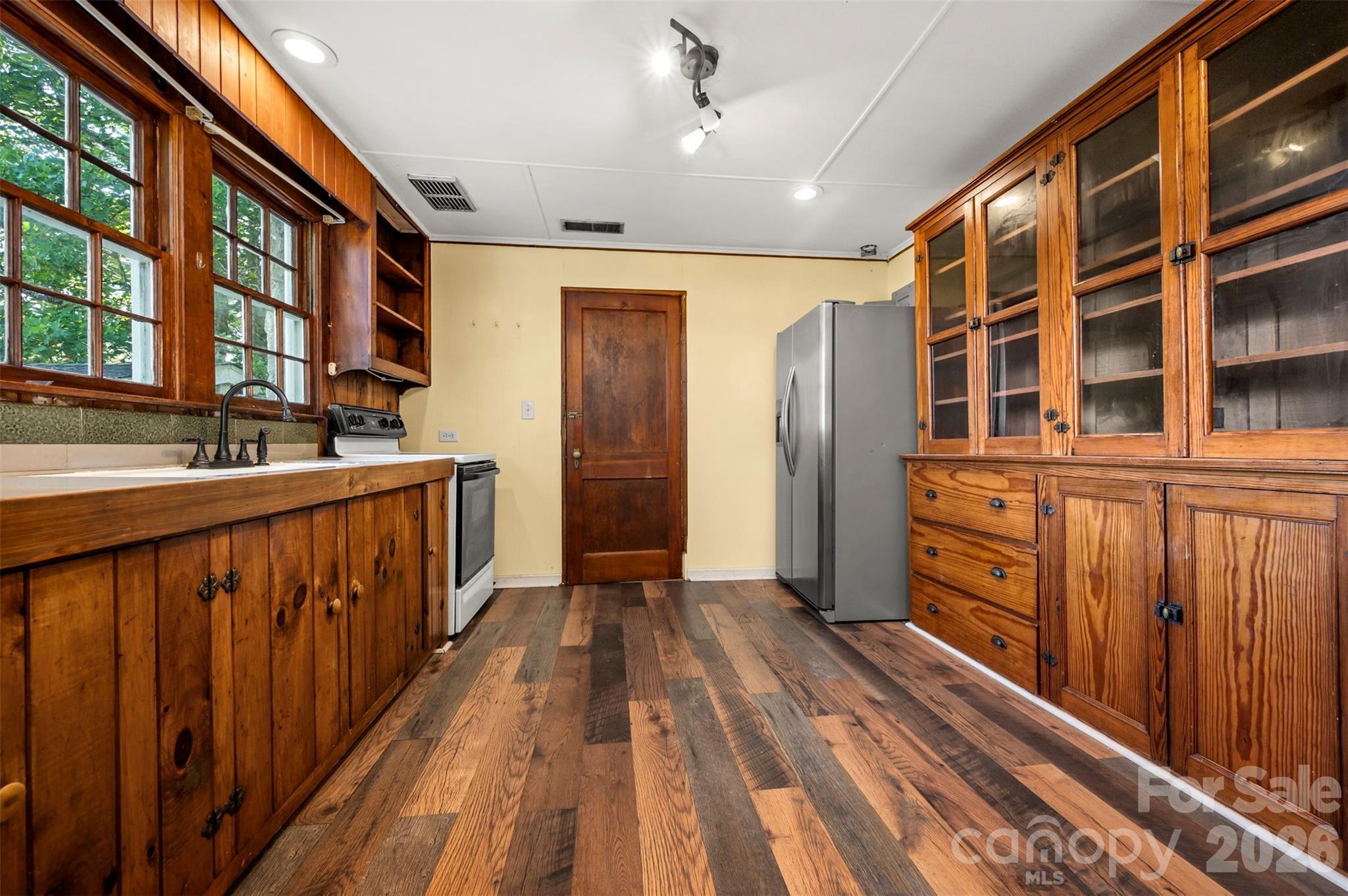 720 Sylvan Boulevard Property Photo 13