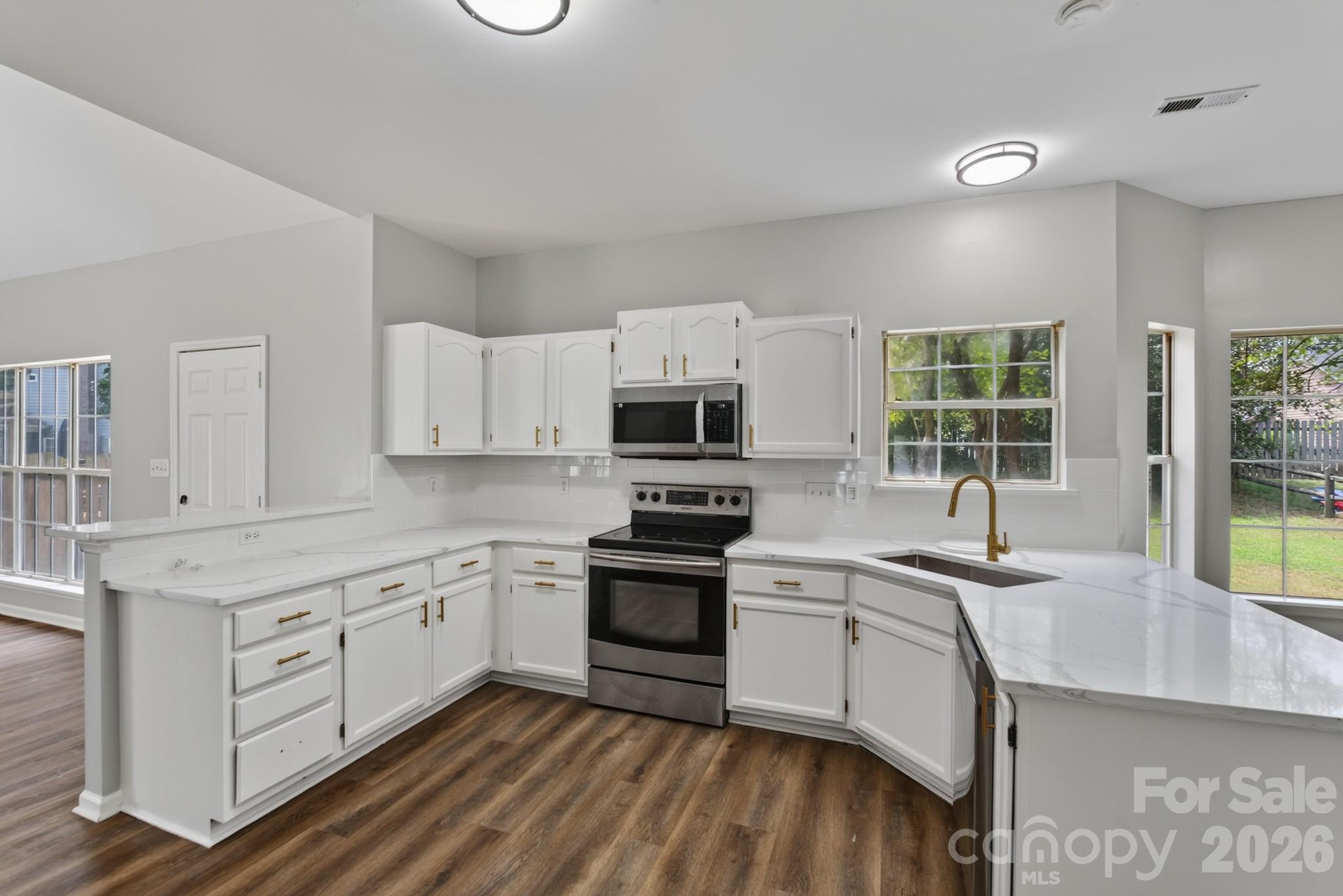 8511 Albury Walk Lane Property Photo 11