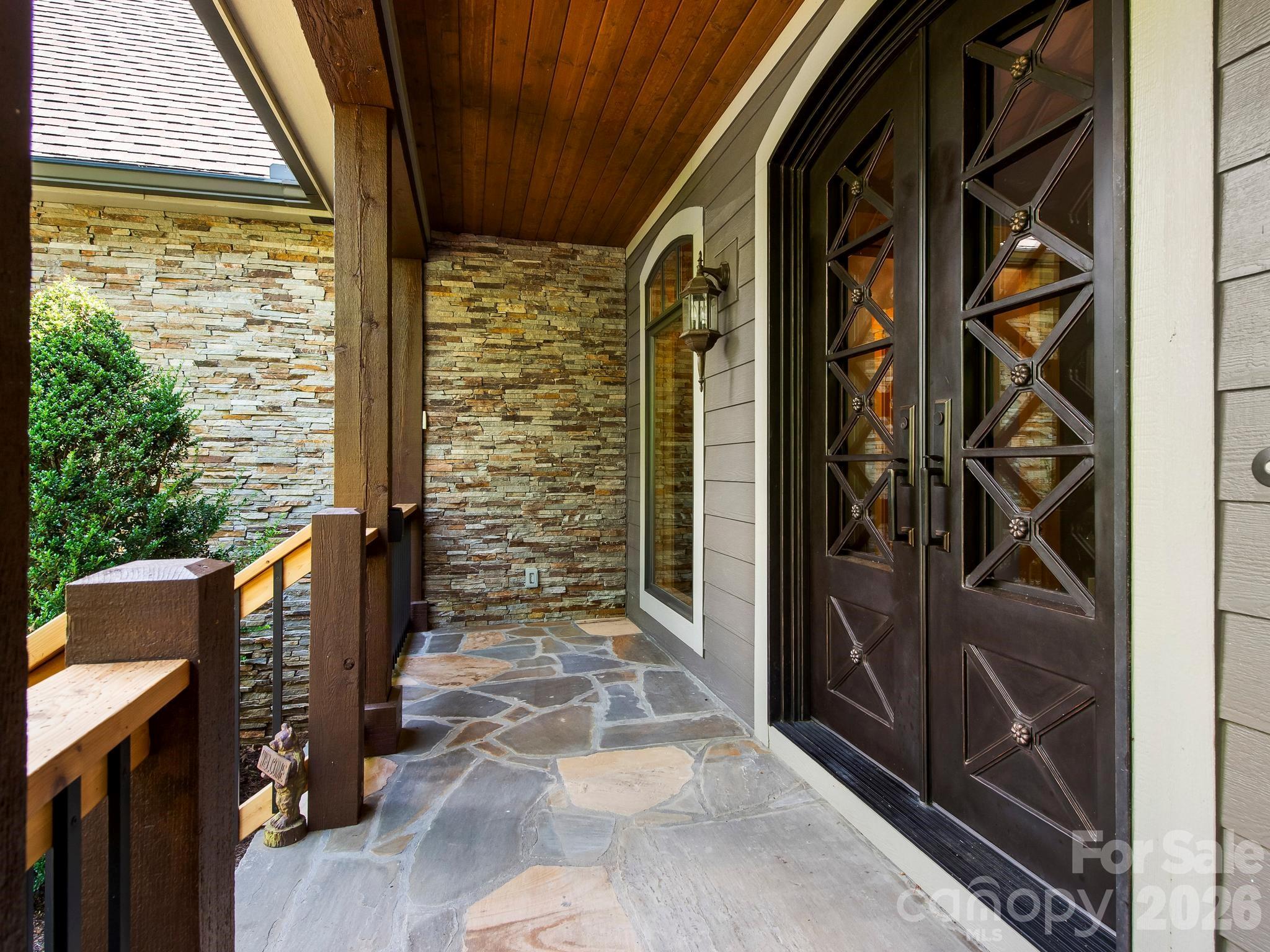 600 White Water Way Property Photo 4