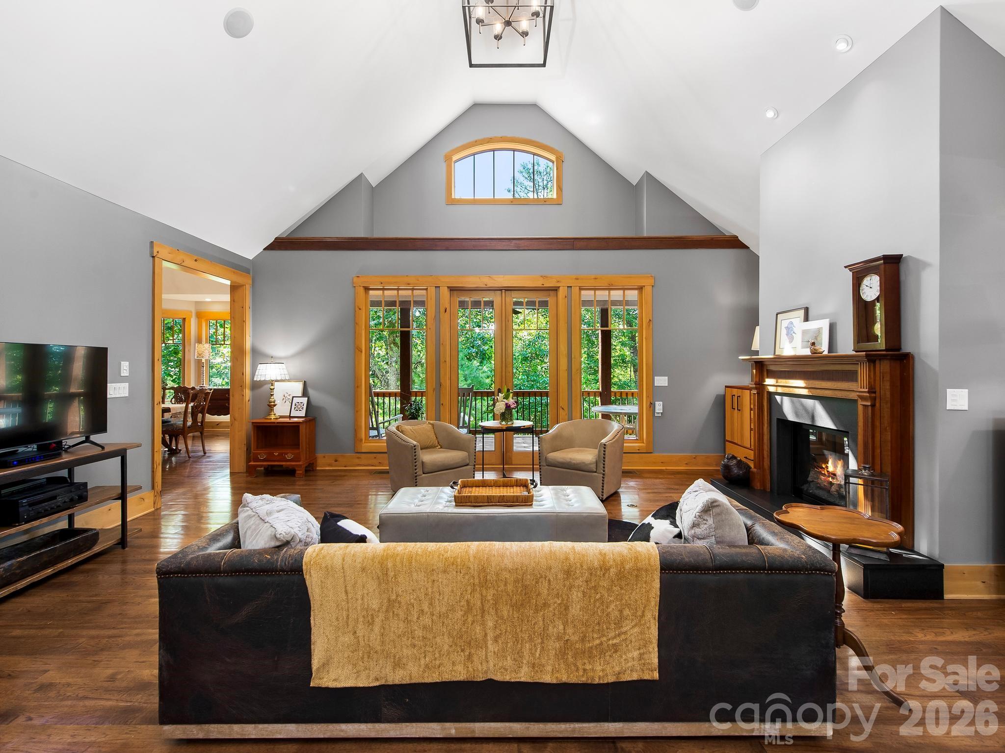 600 White Water Way Property Photo 7