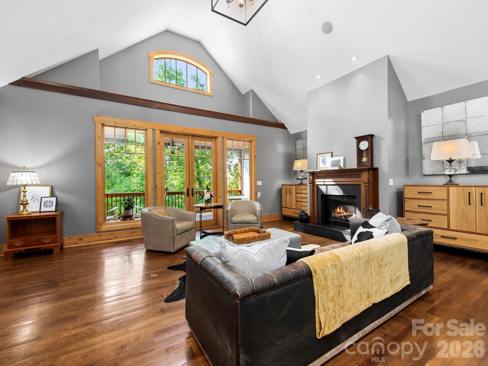 600 White Water Way Property Photo 8