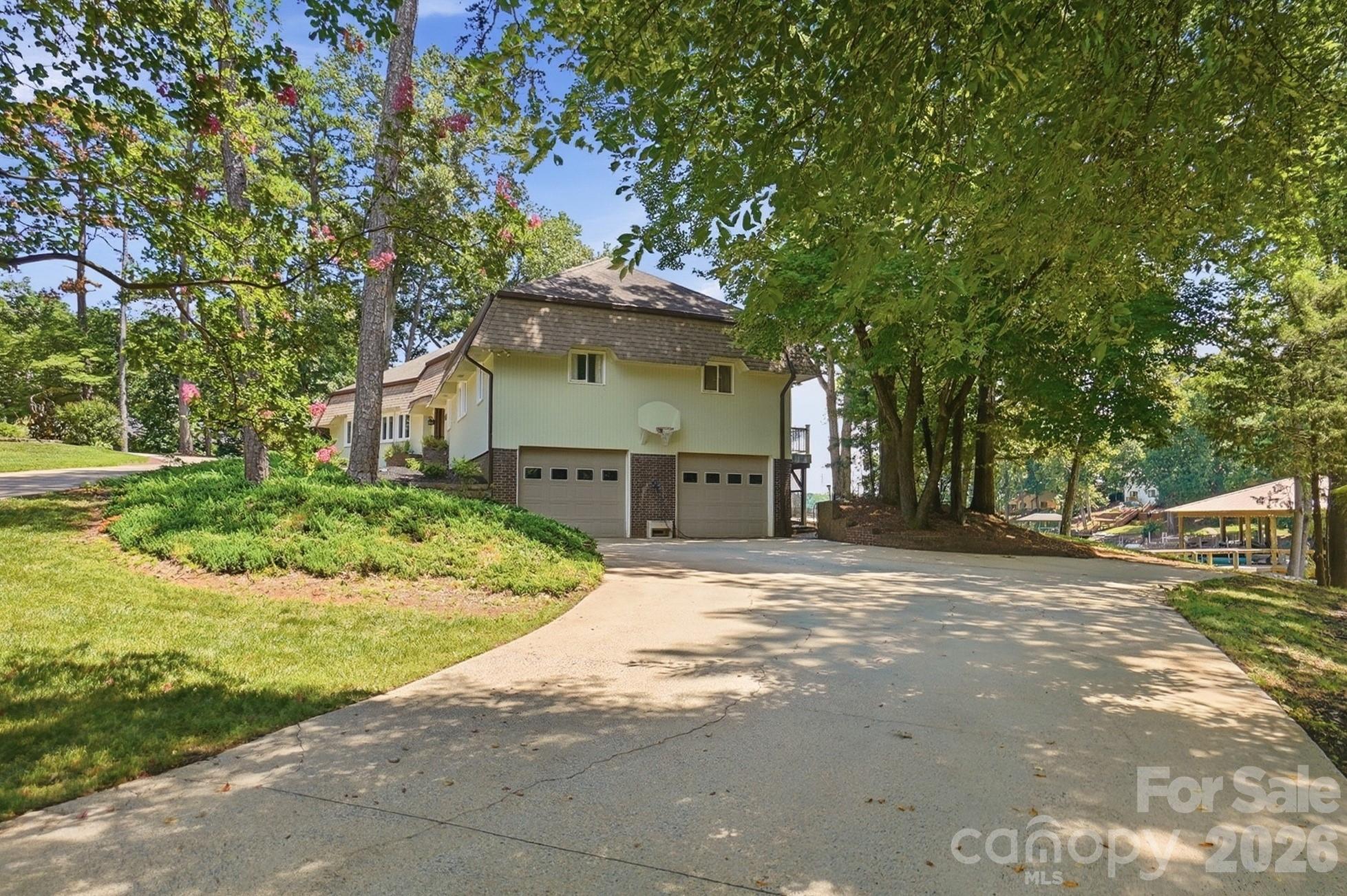 1031 Woodlake Lane Property Photo 43