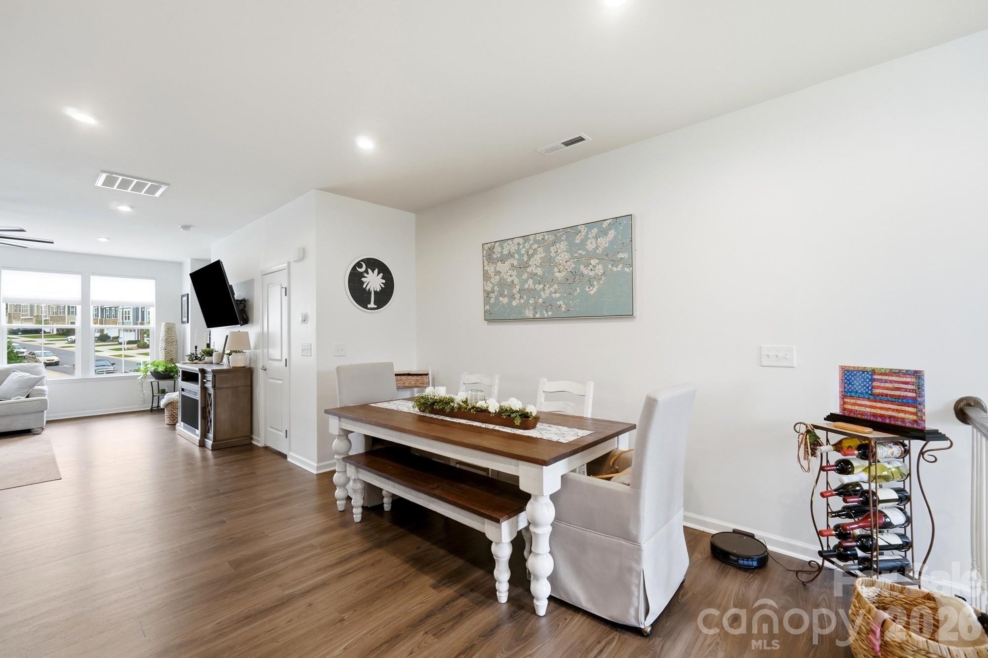 435 Lahinch Drive Property Photo 4