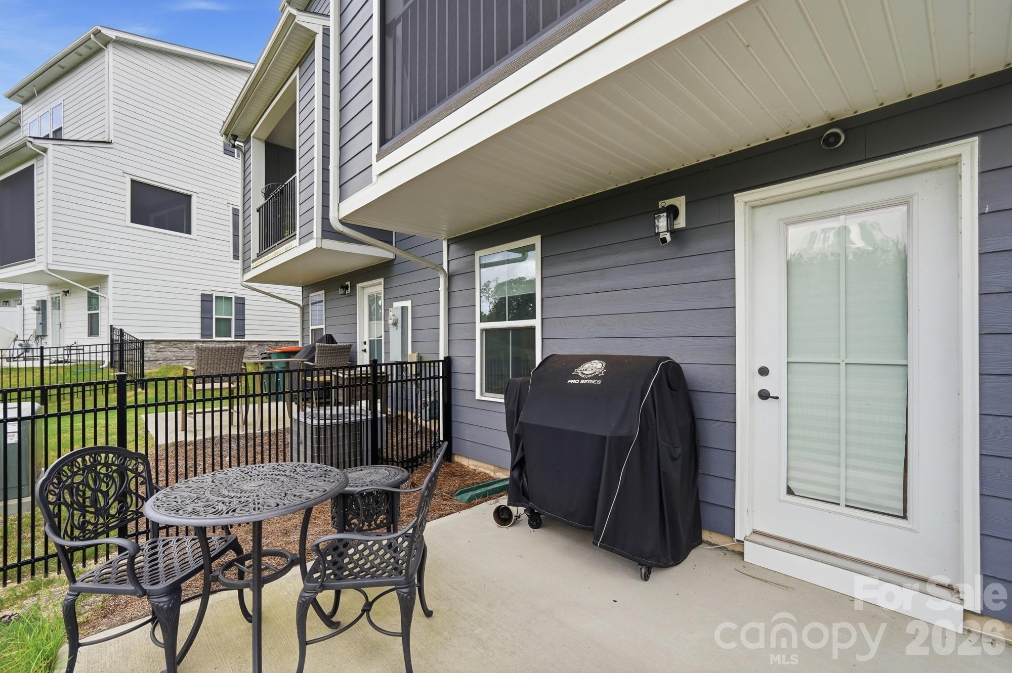 435 Lahinch Drive Property Photo 37
