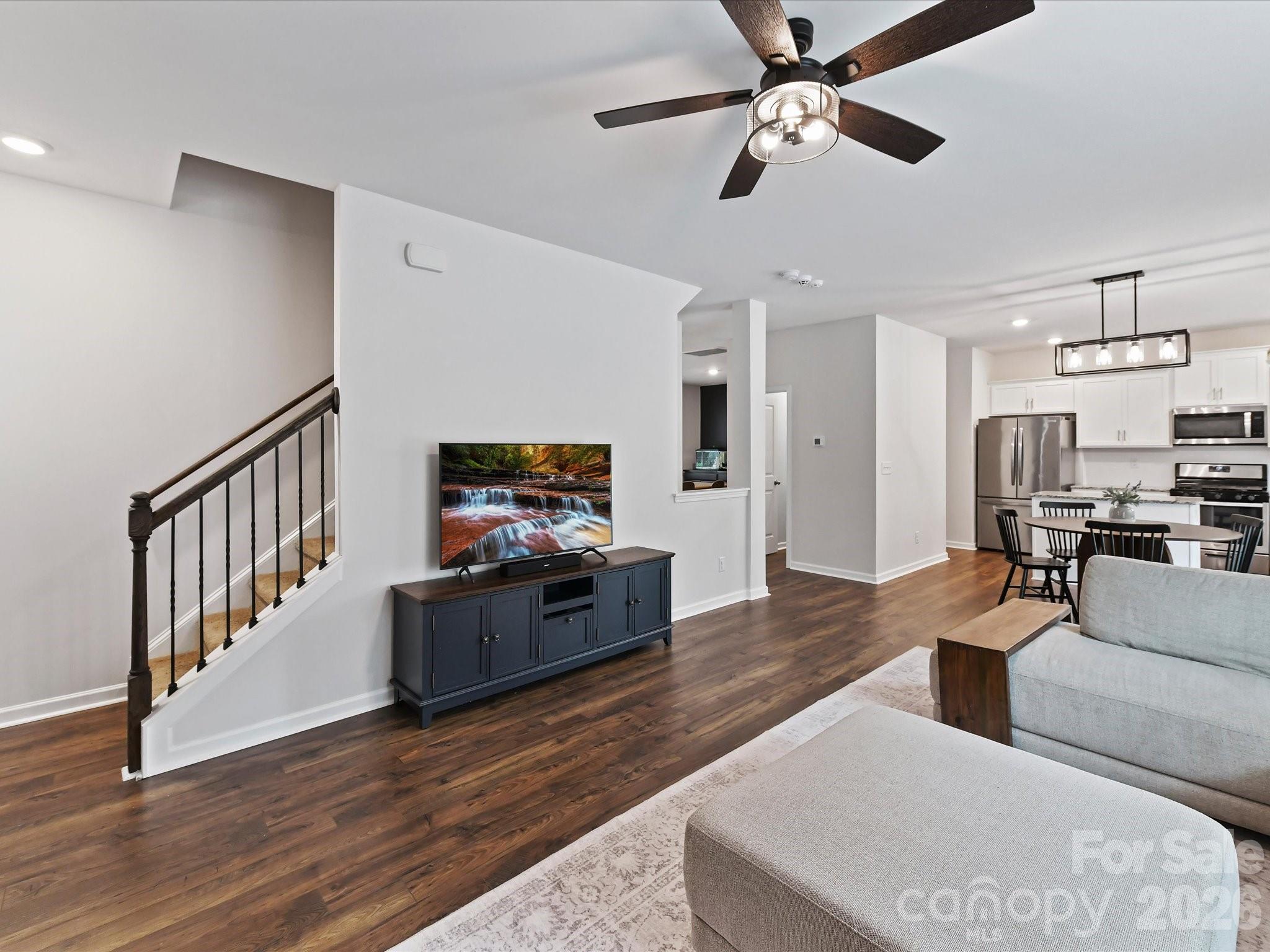 724 Larmore Avenue Property Photo 18