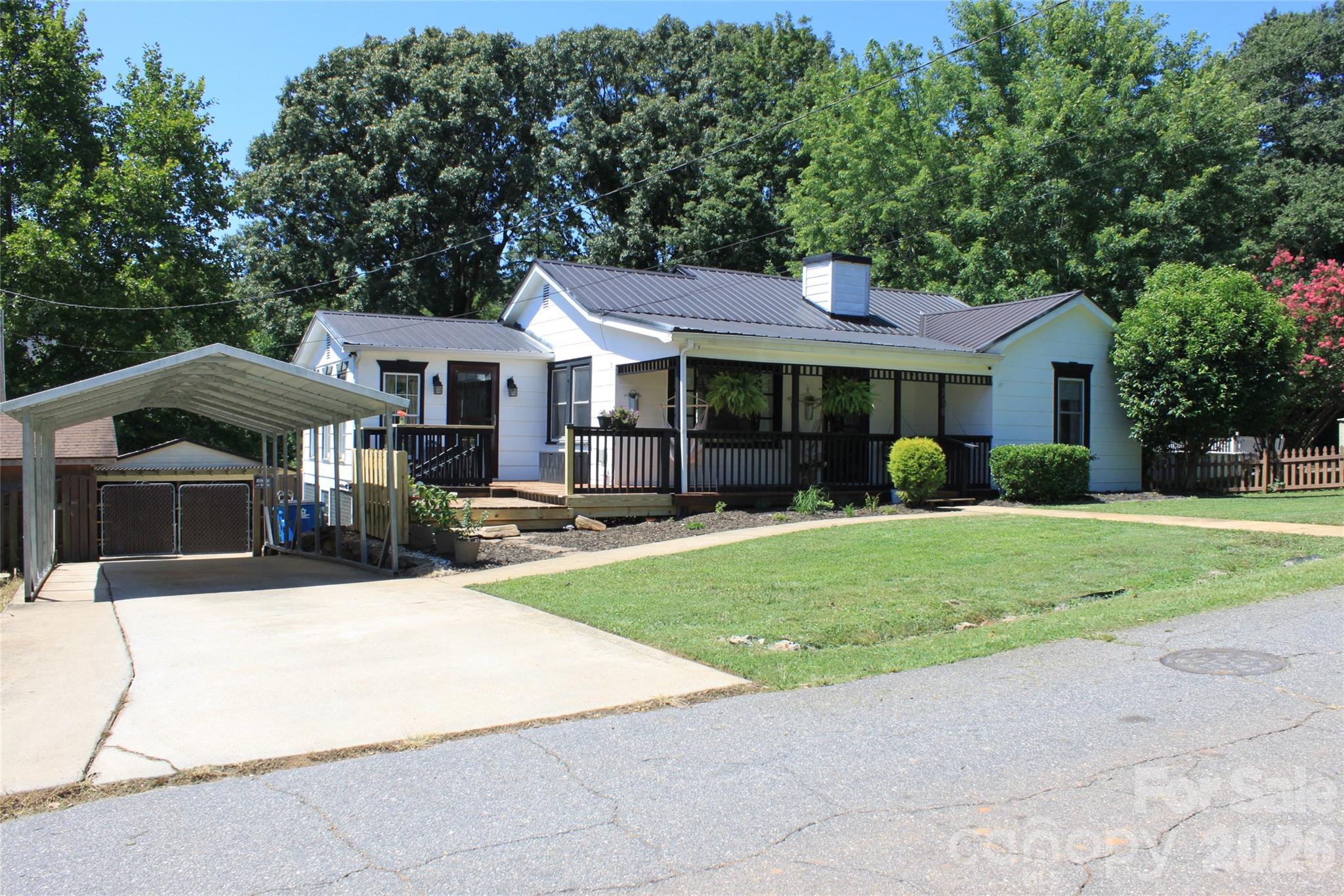 206 Bentwood Drive Property Photo 1
