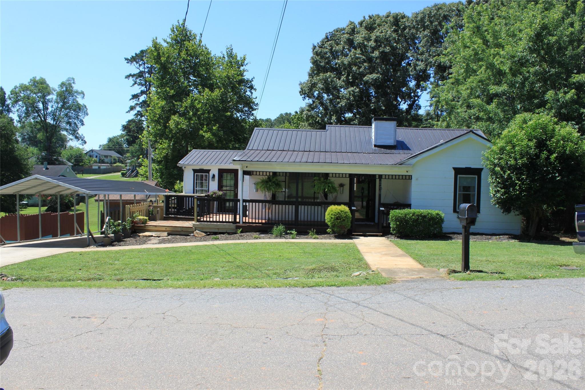 206 Bentwood Drive Property Photo 2