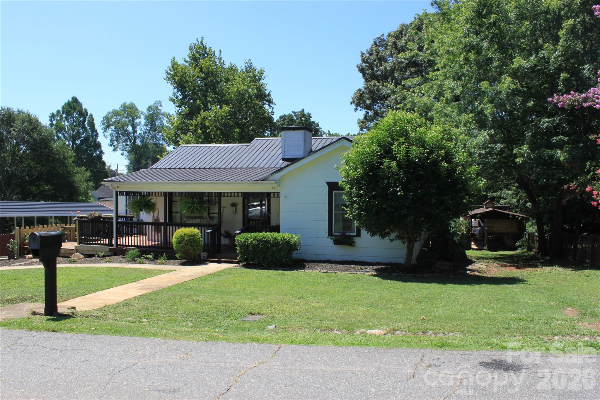 206 Bentwood Drive Property Photo 4