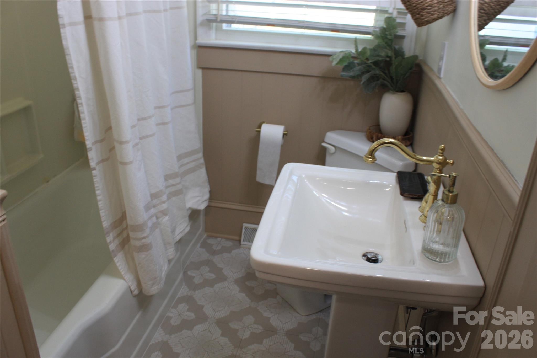 206 Bentwood Drive Property Photo 25