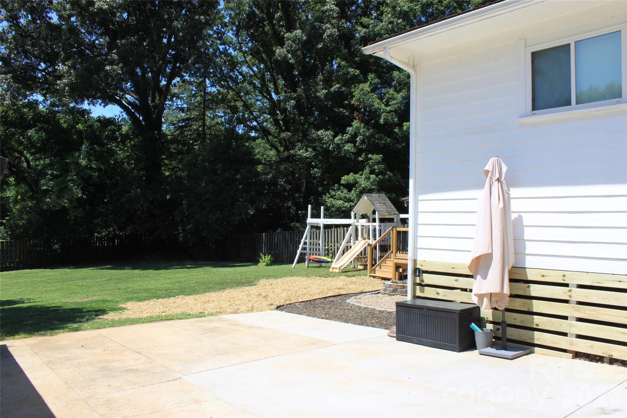 206 Bentwood Drive Property Photo 42