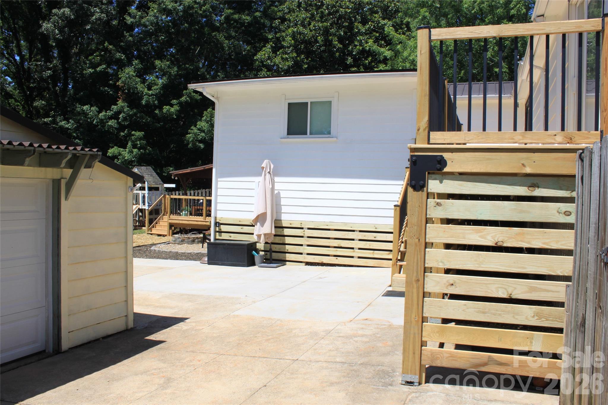 206 Bentwood Drive Property Photo 43