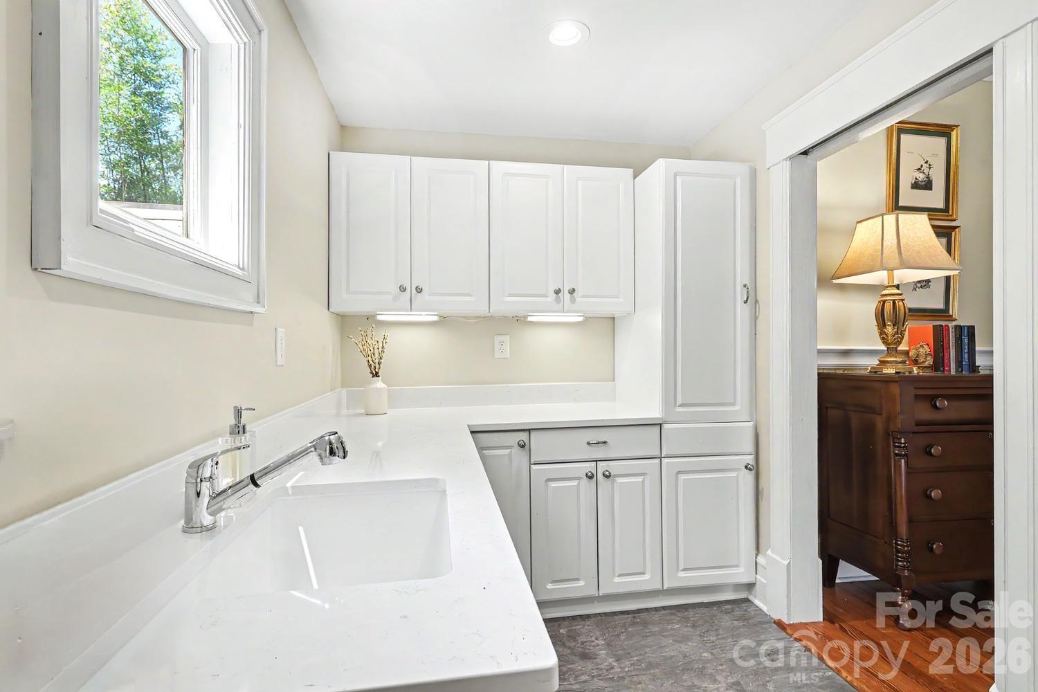 314 E Kingston Avenue Property Photo 23