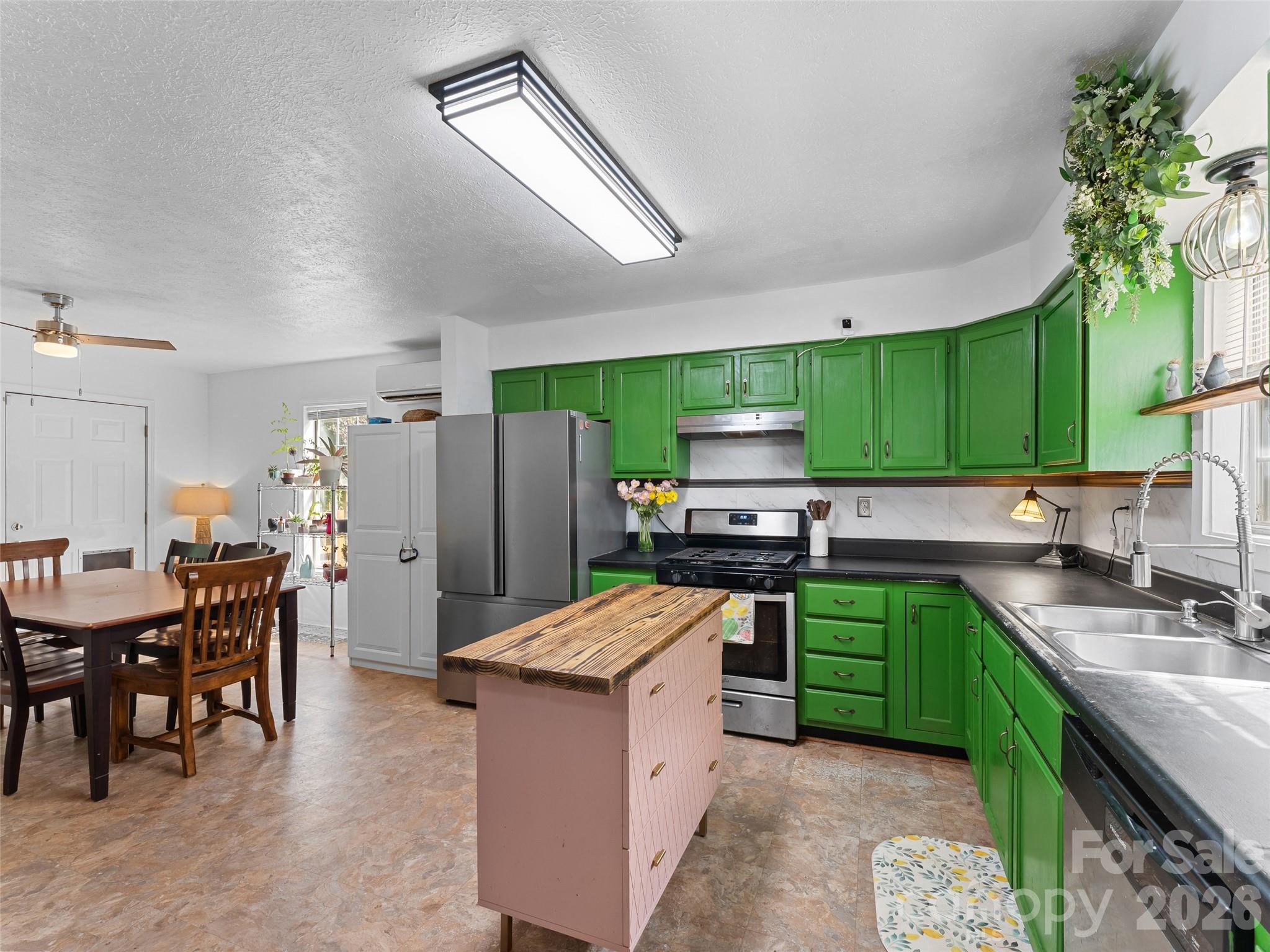 105 Big Bear Drive Property Photo 2