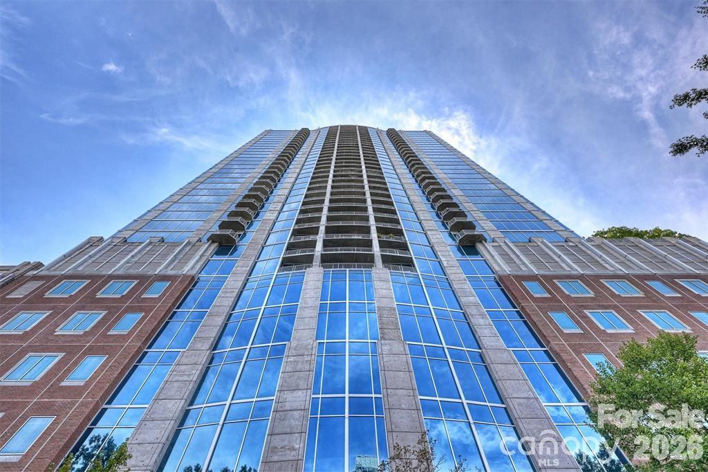 210 N Church Street 1505 Property Photo 1
