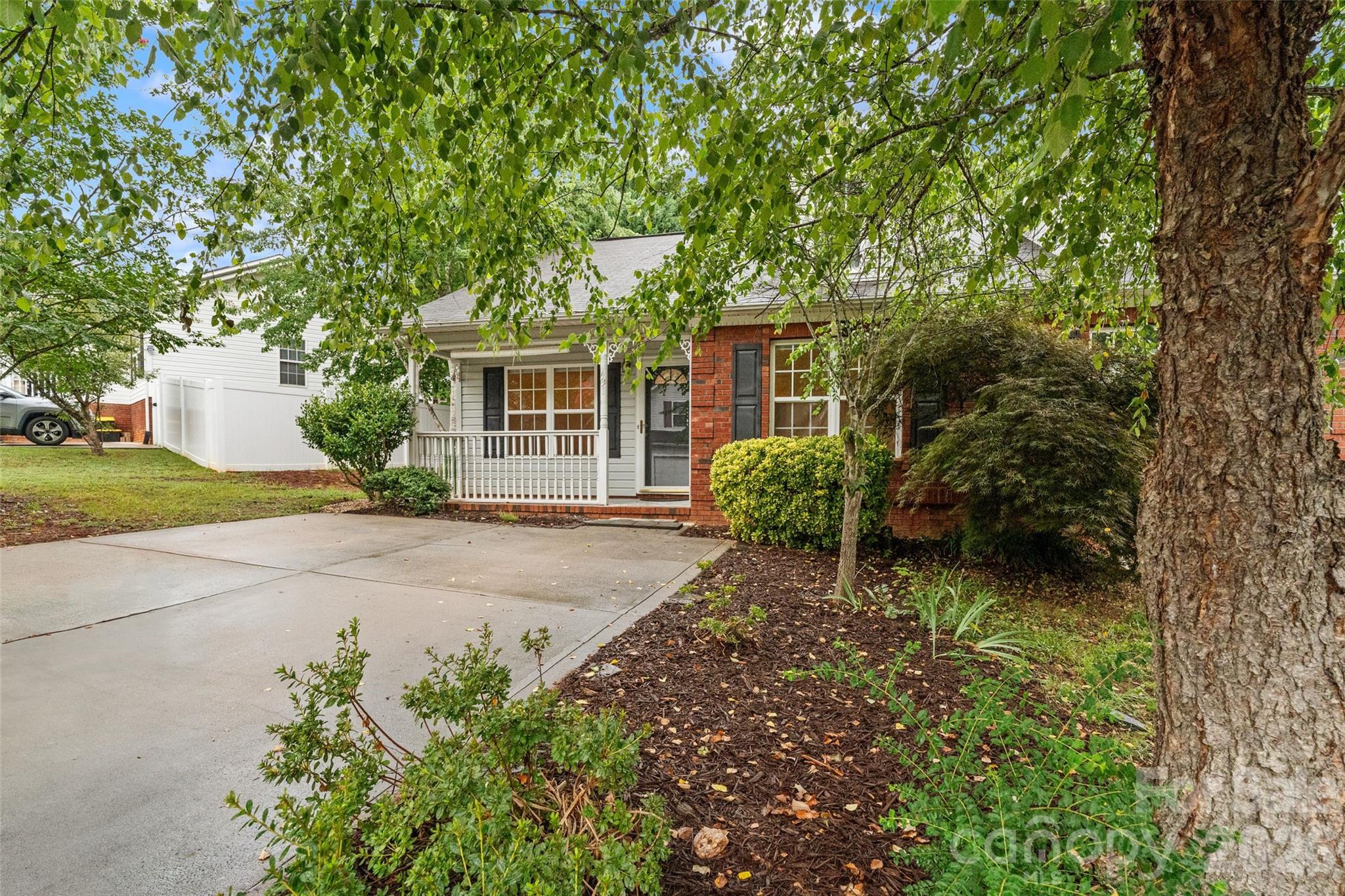 431 Danielle Way Property Photo 3