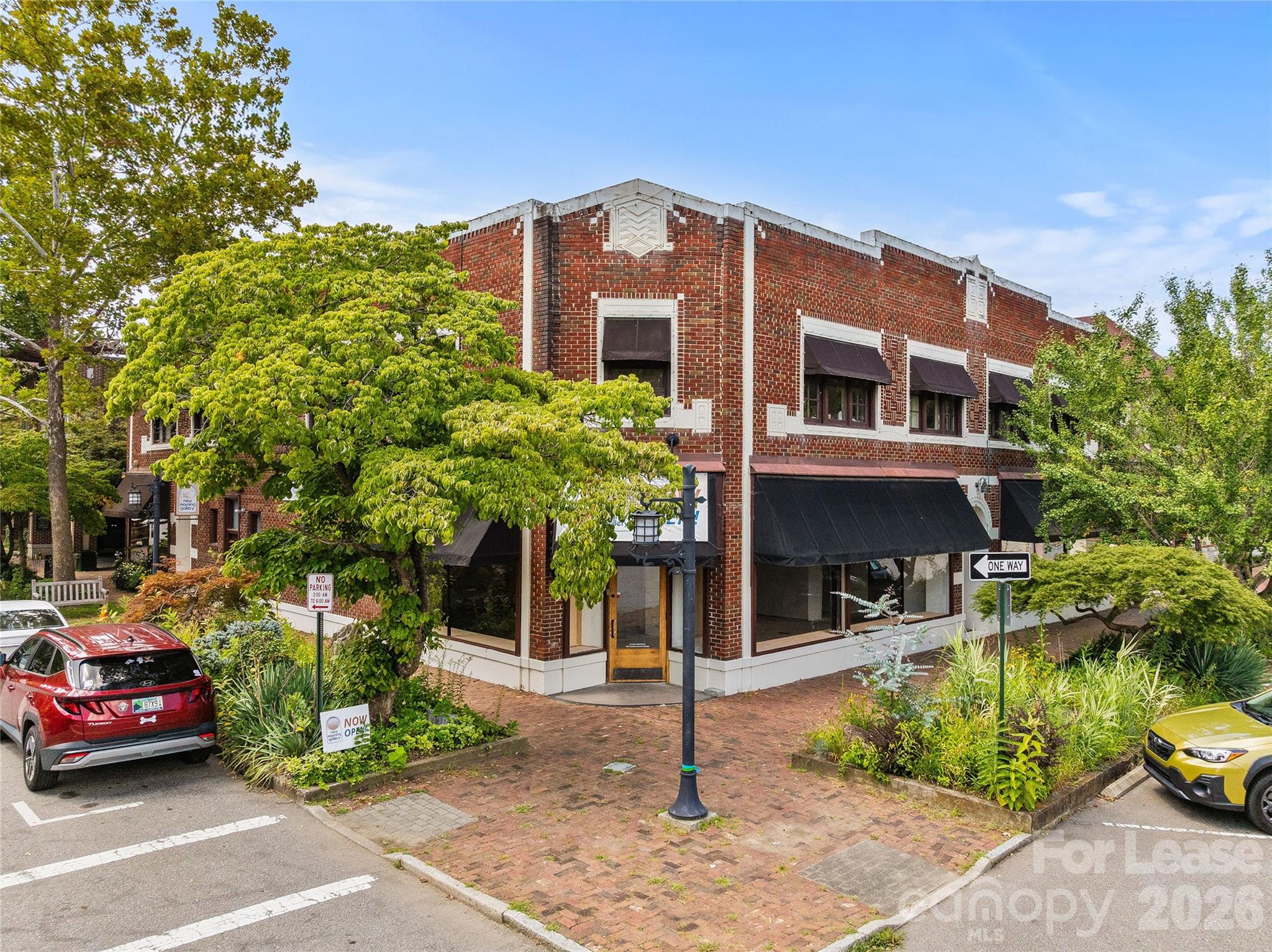 5 Biltmore Plaza Property Photo 37