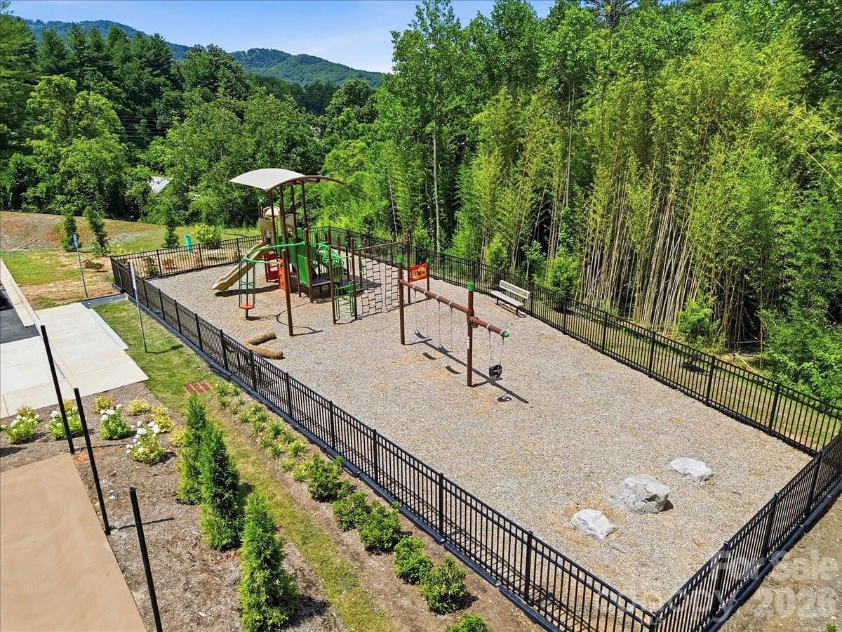 235 Smokey Holler Drive Property Photo 13