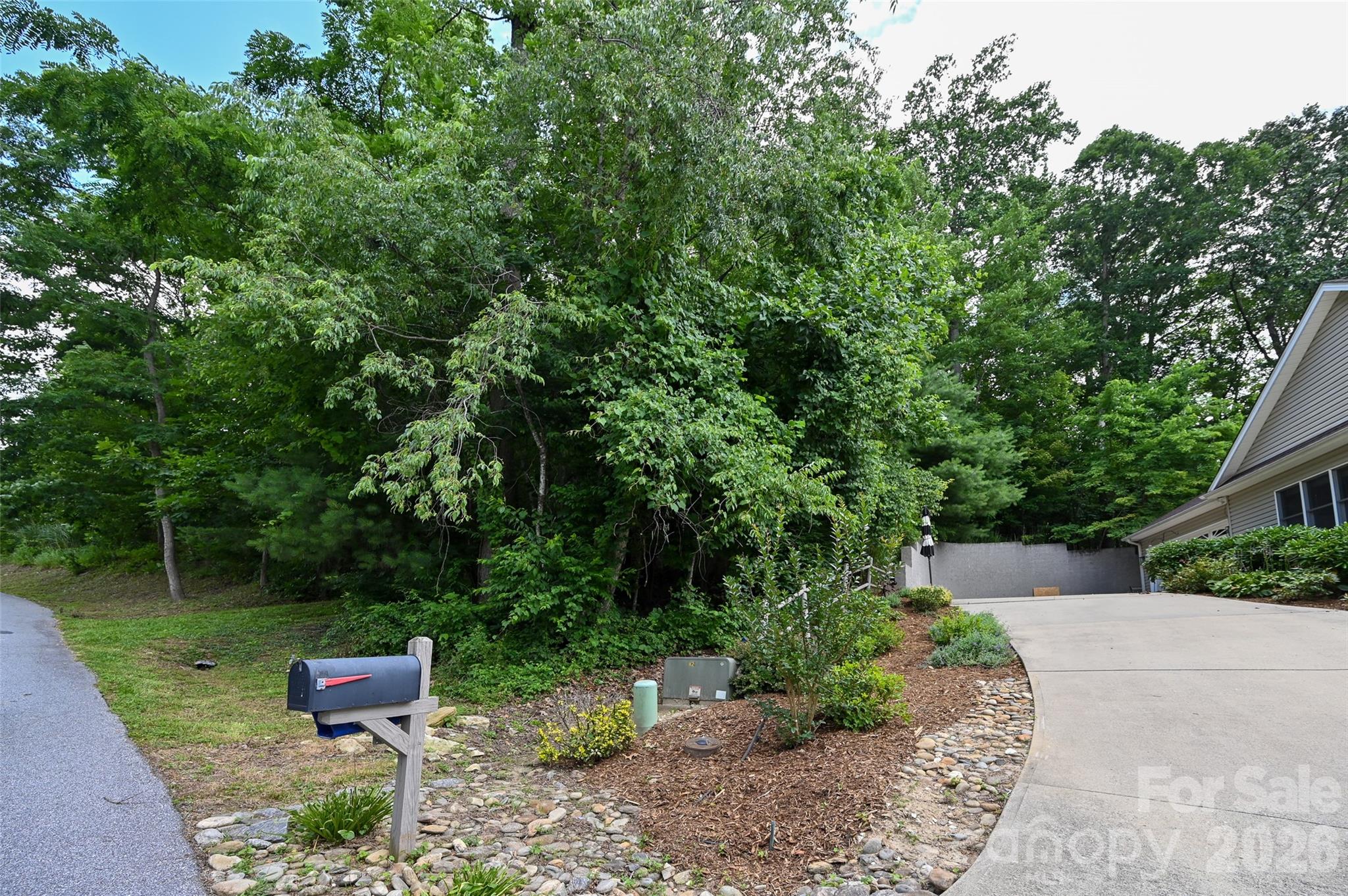 77 Carriage West Drive Property Photo 3
