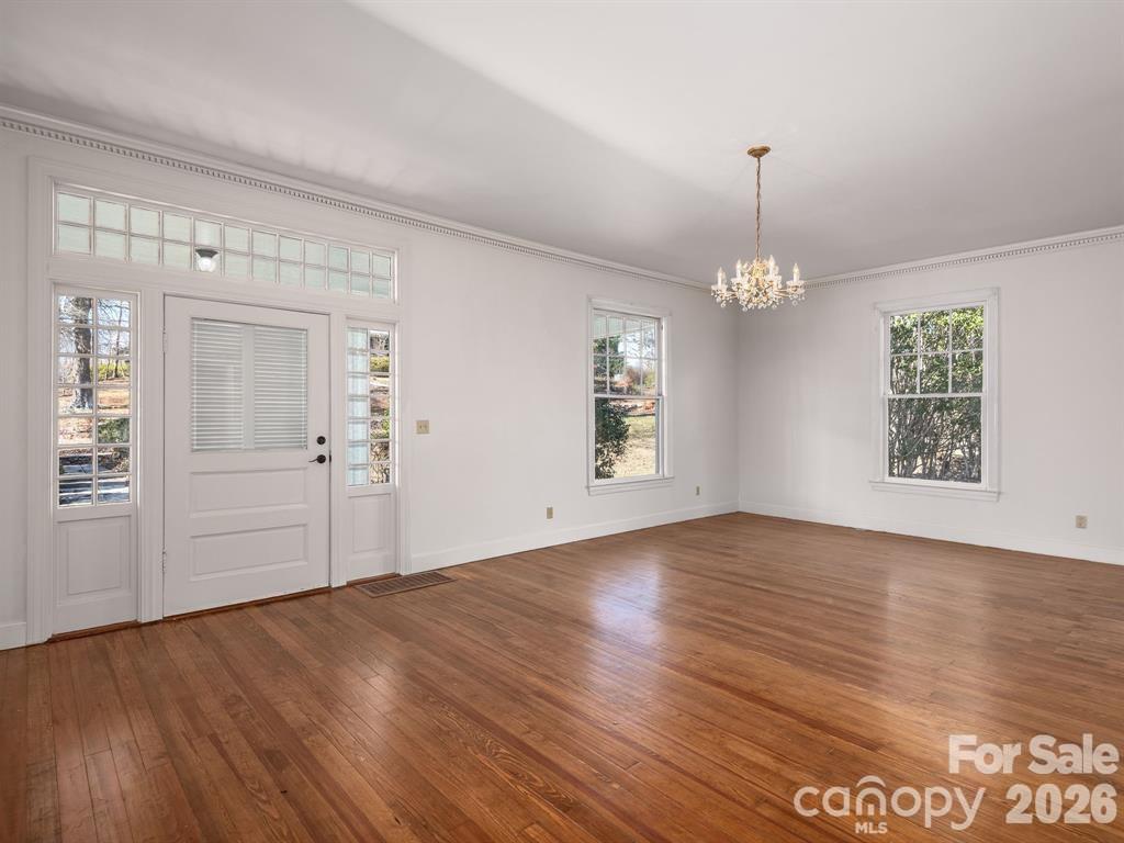 143 S Ridgecrest Avenue Property Photo 3