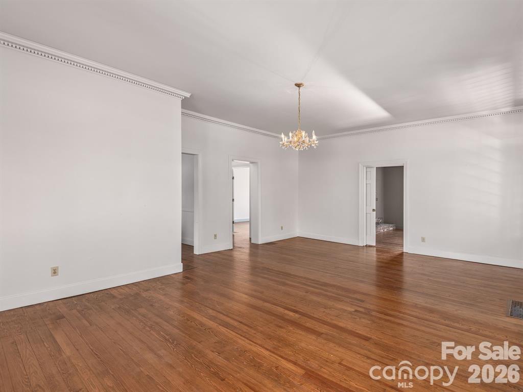 143 S Ridgecrest Avenue Property Photo 4