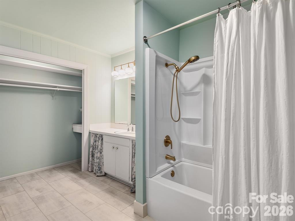 143 S Ridgecrest Avenue Property Photo 19