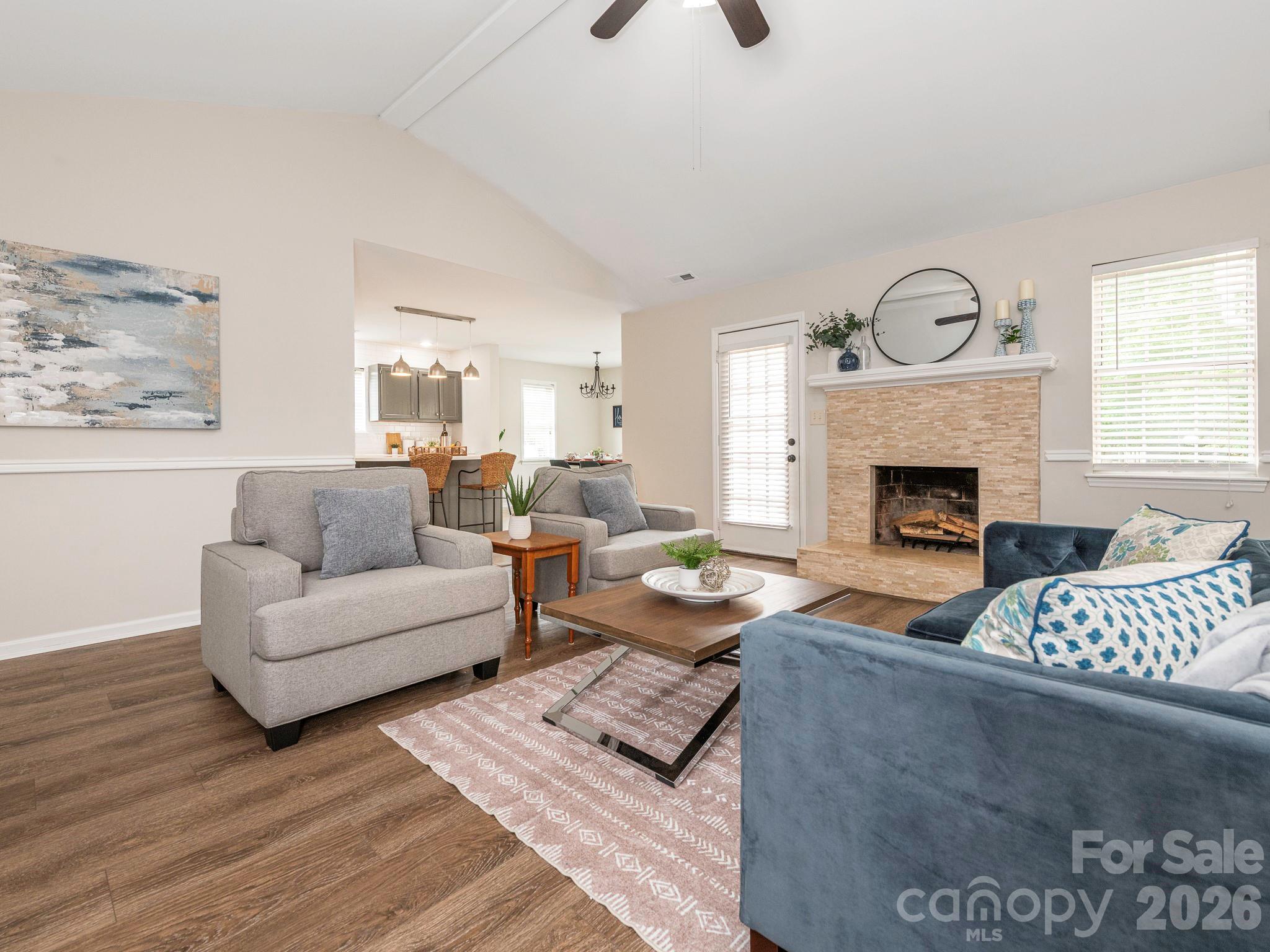 1037 Ridgefield Circle Property Photo 3