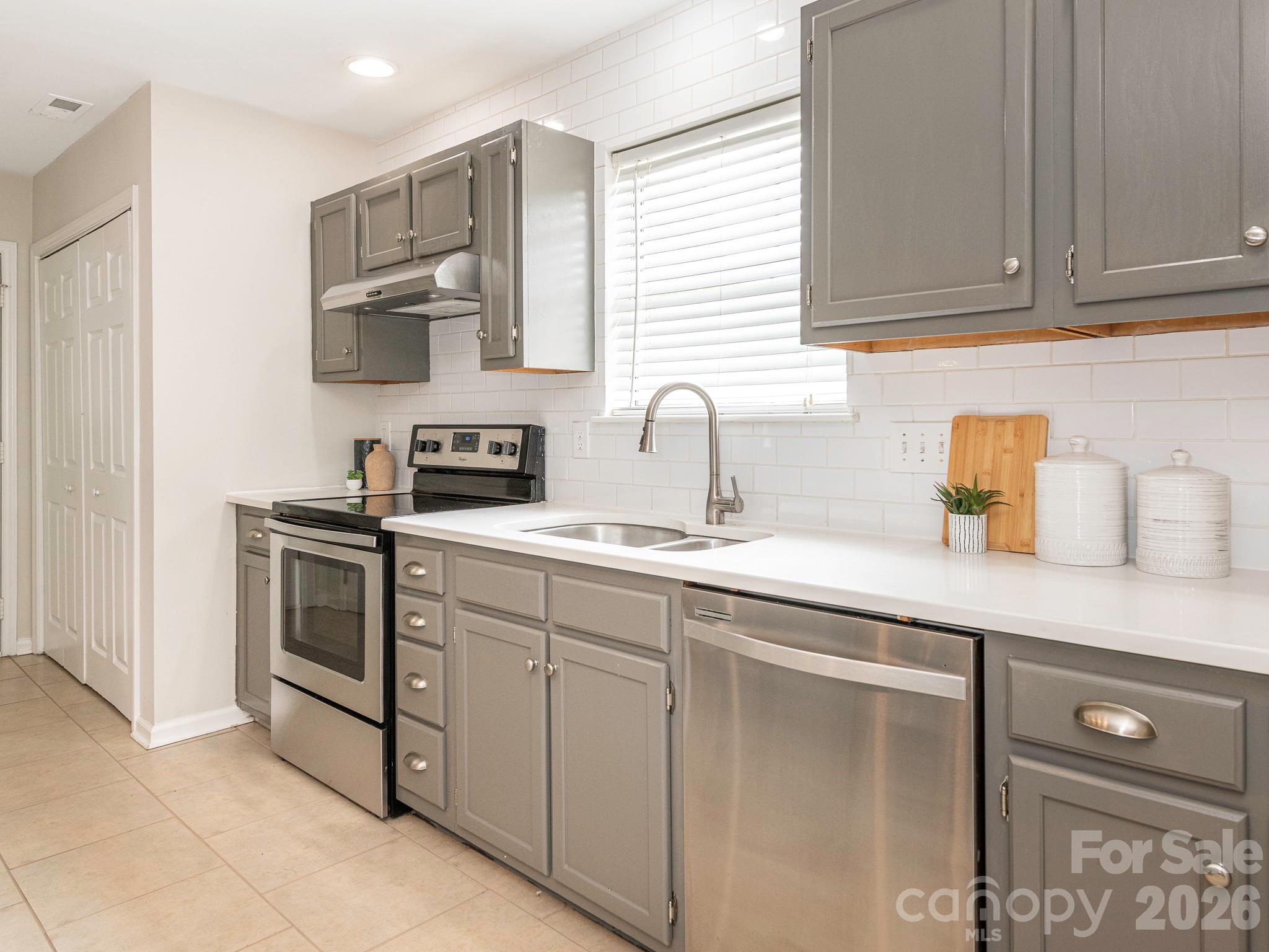 1037 Ridgefield Circle Property Photo 7