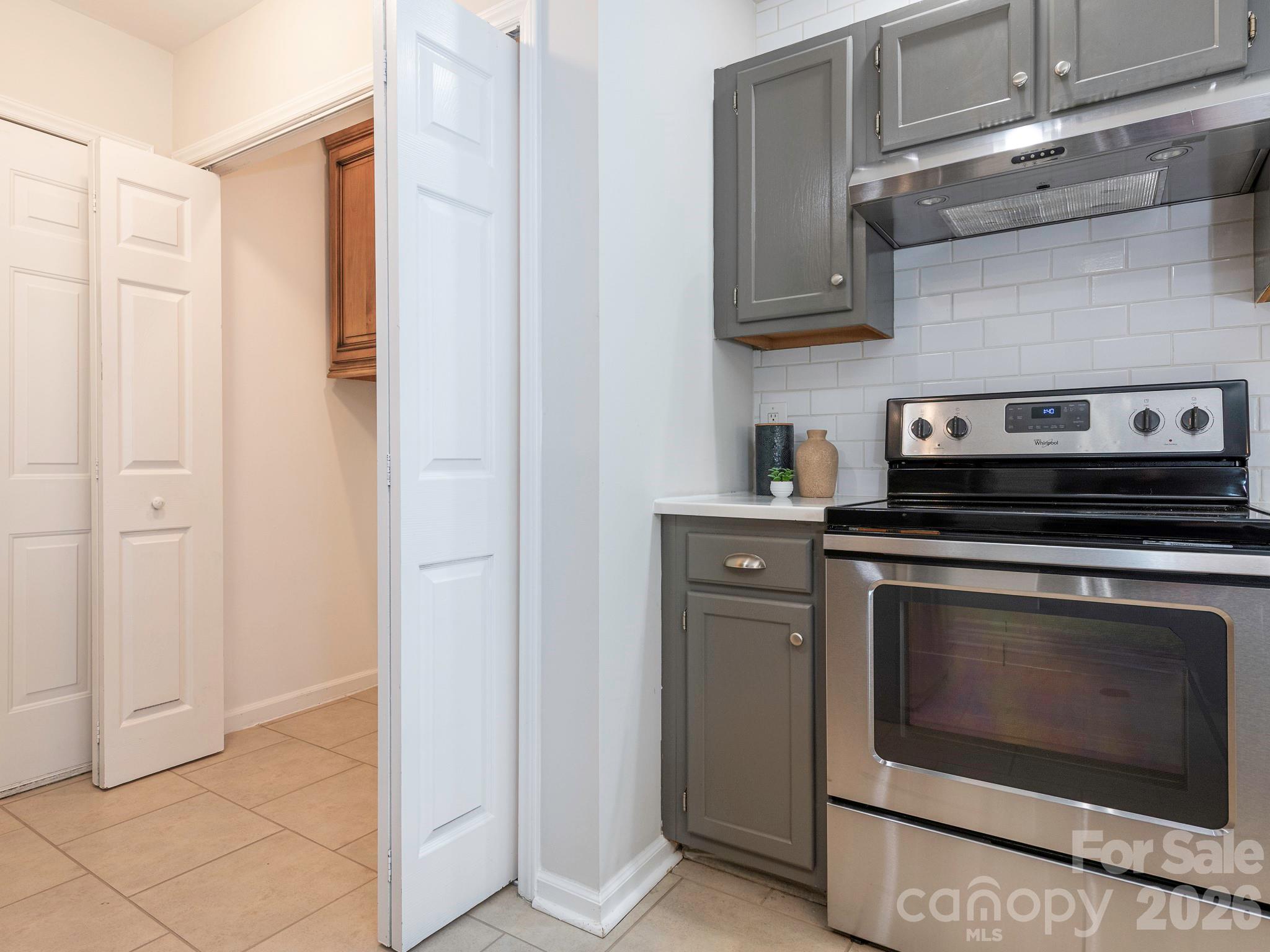 1037 Ridgefield Circle Property Photo 8