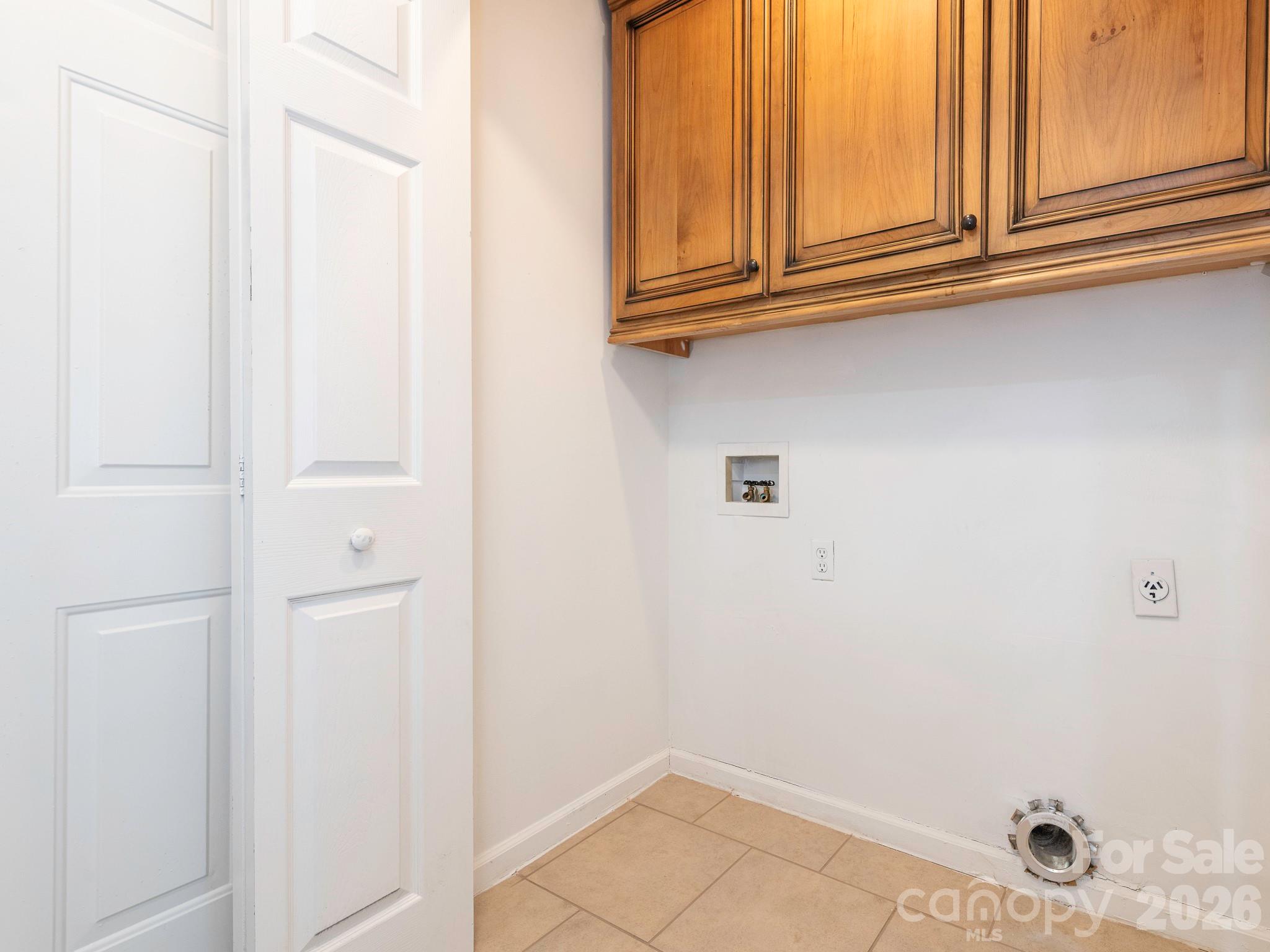 1037 Ridgefield Circle Property Photo 9