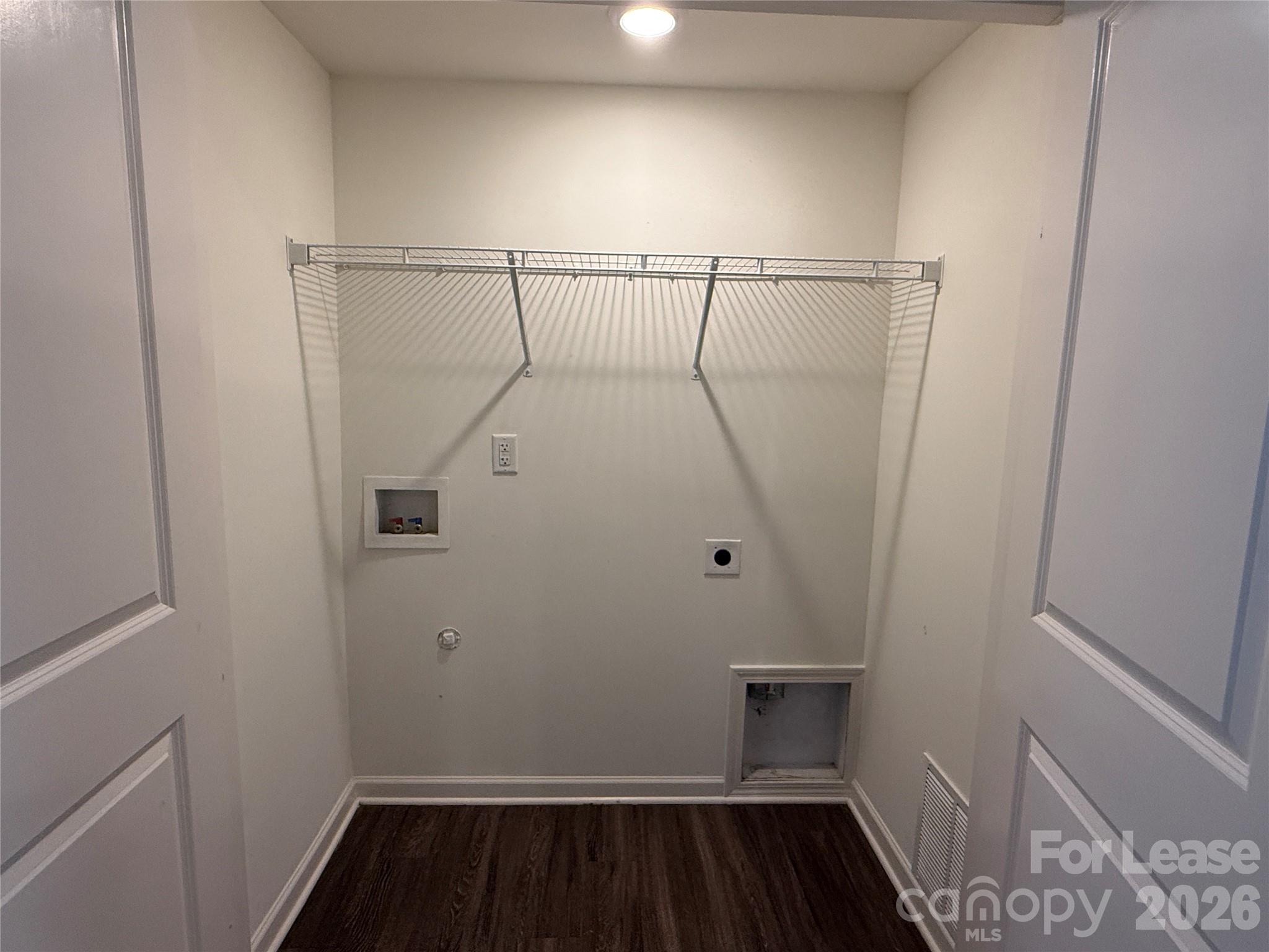 2021 Oakdale Road M Property Photo 5