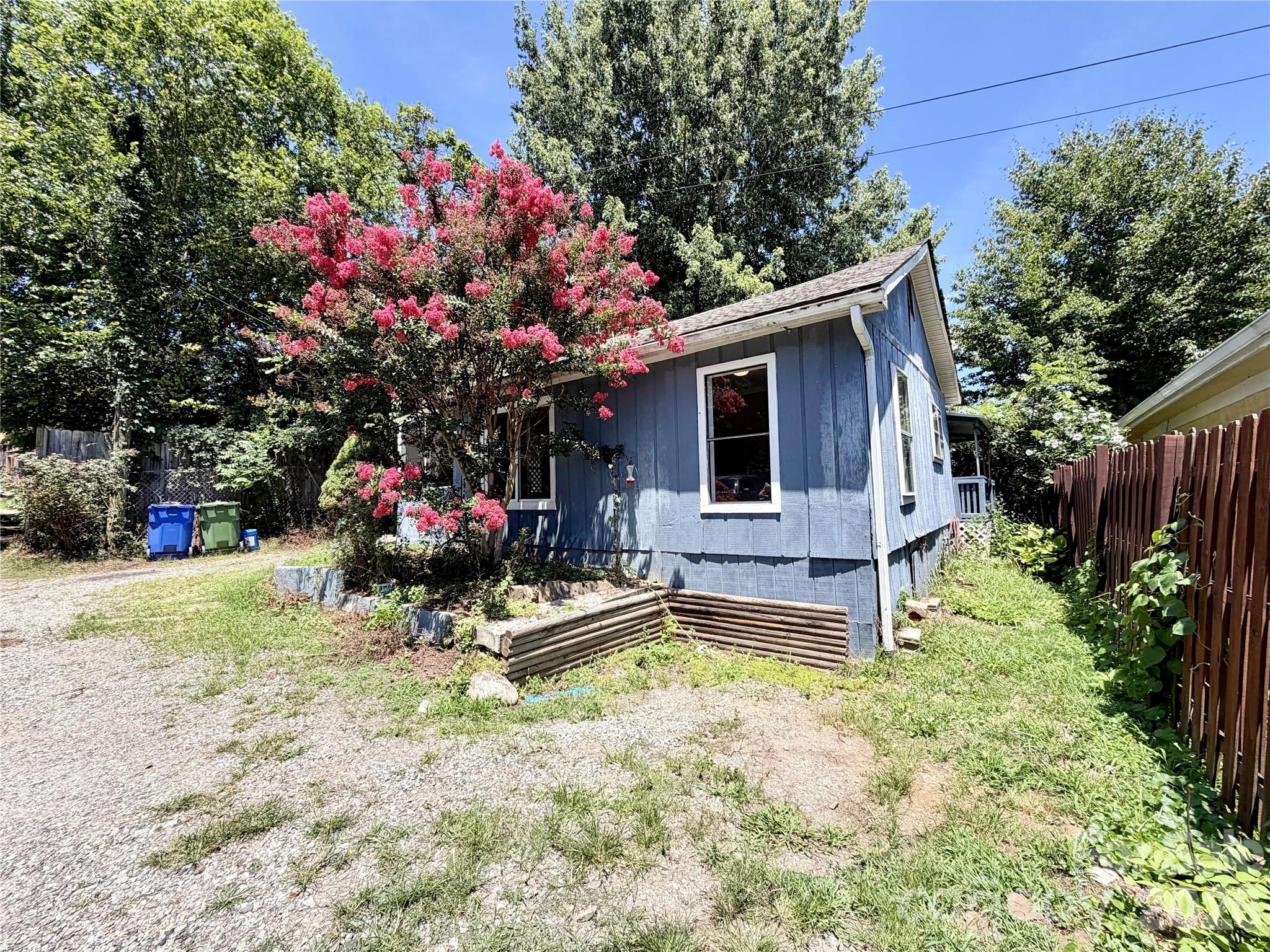 6 Leita Lane Property Photo 3