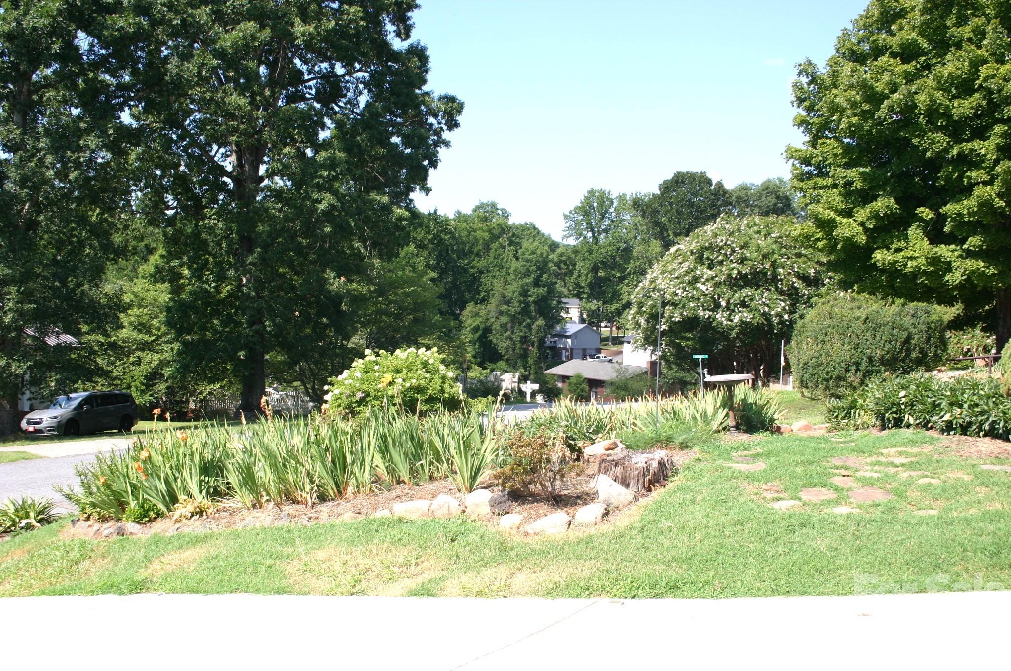 1647 Woodridge Circle Property Photo 5