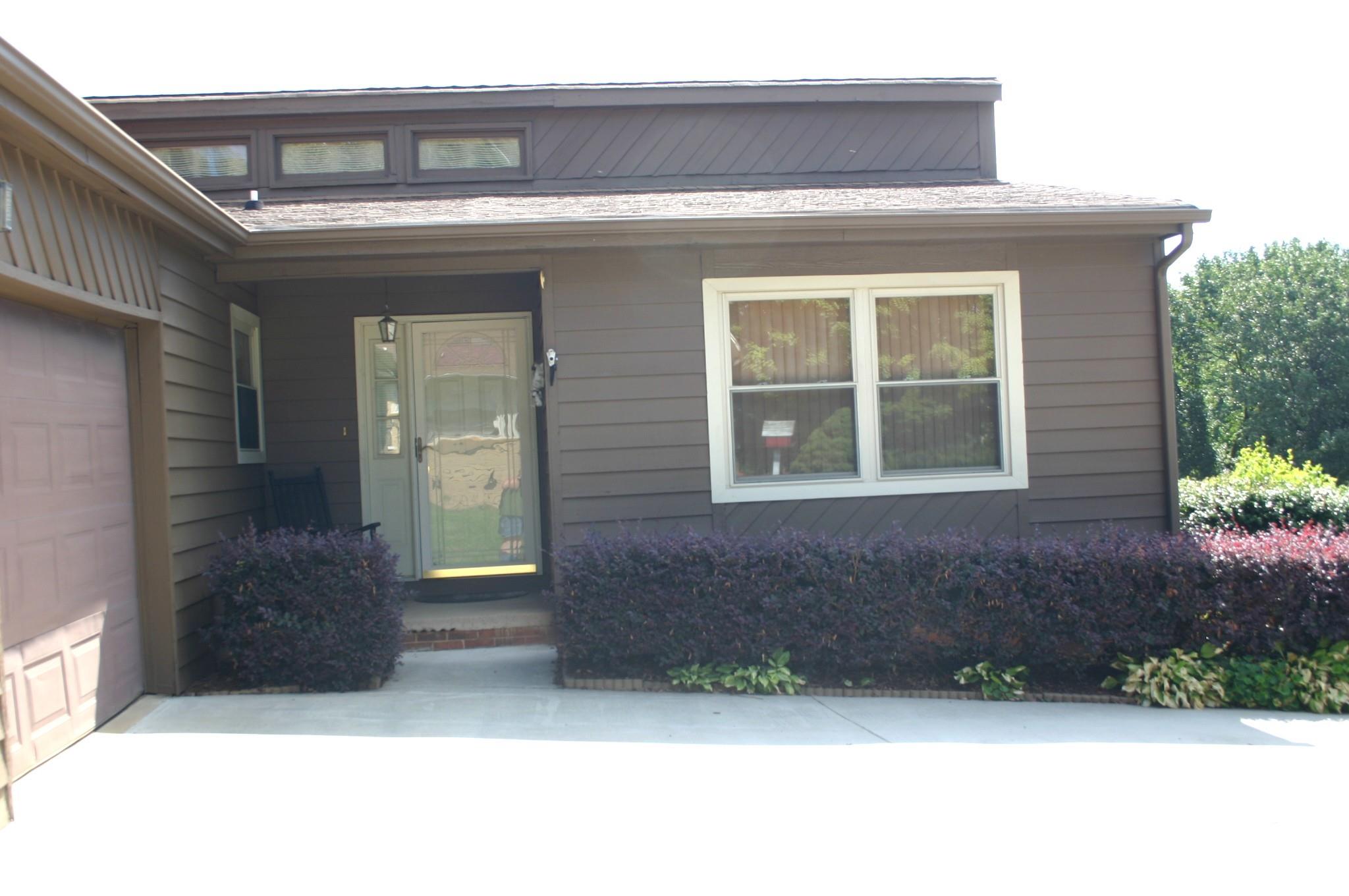 1647 Woodridge Circle Property Photo 6