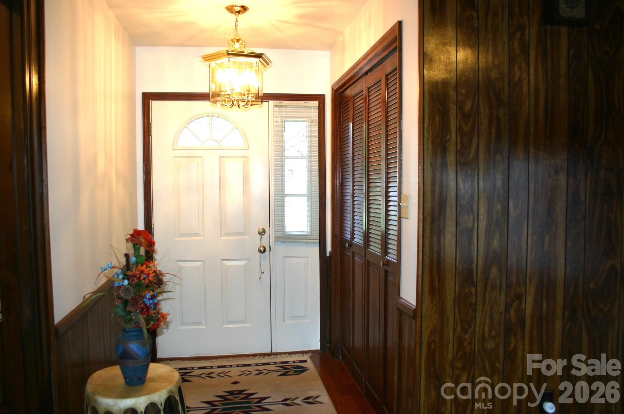 1647 Woodridge Circle Property Photo 7