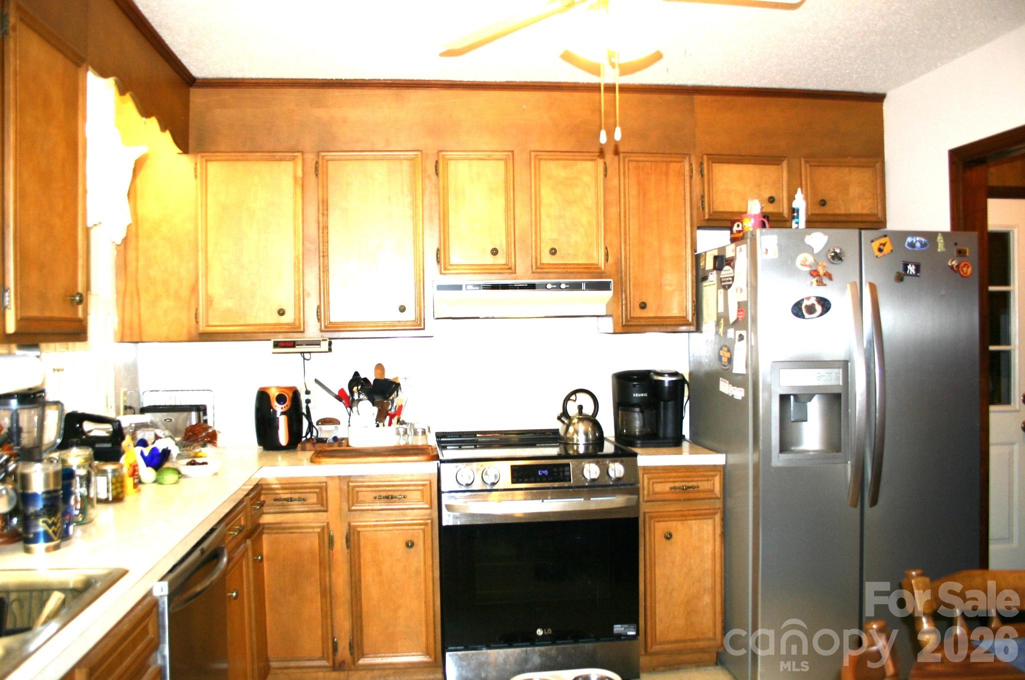 1647 Woodridge Circle Property Photo 8