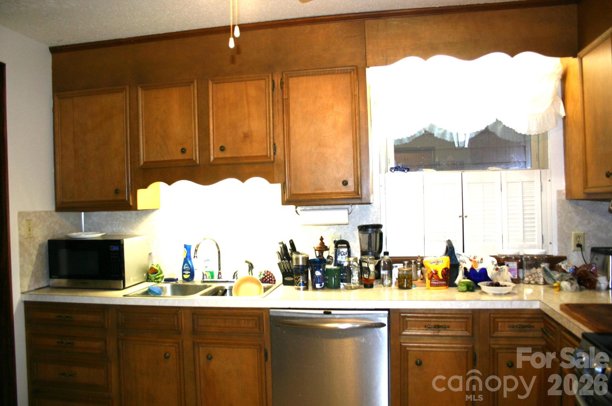 1647 Woodridge Circle Property Photo 9