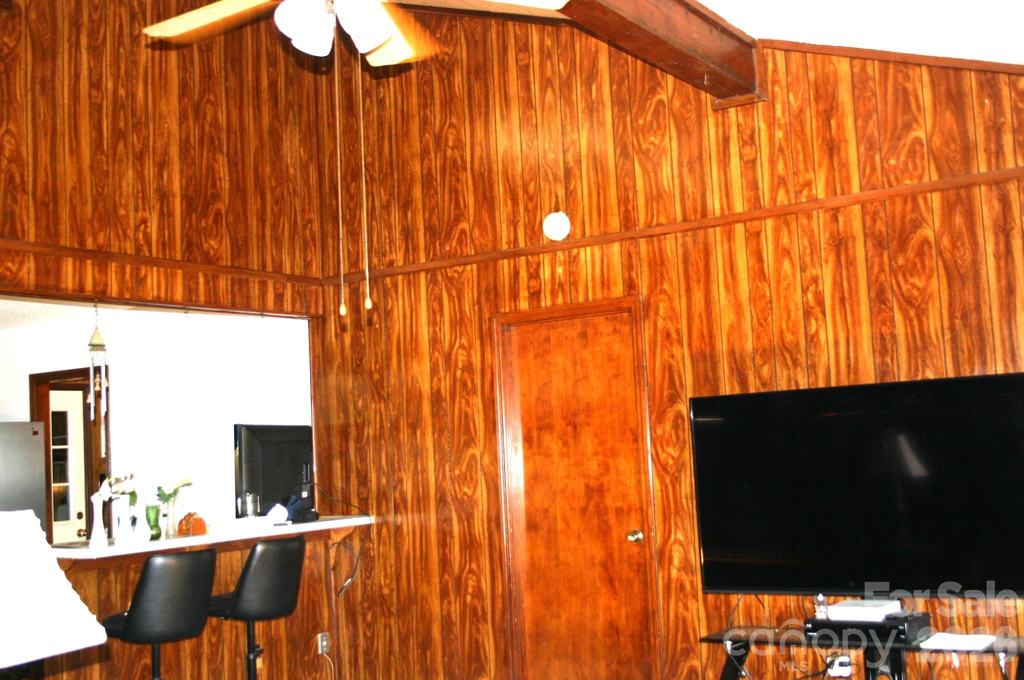1647 Woodridge Circle Property Photo 14