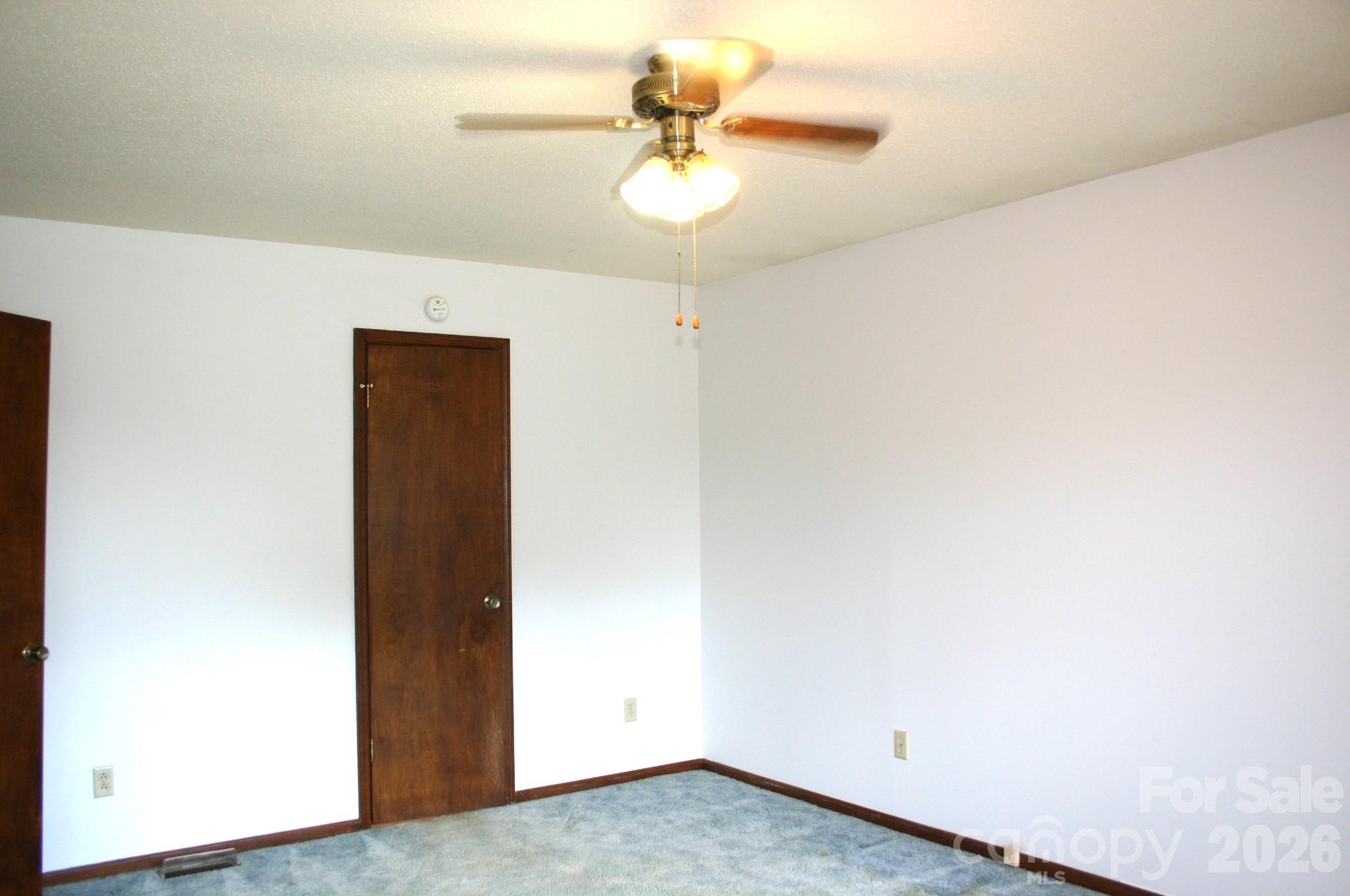 1647 Woodridge Circle Property Photo 18