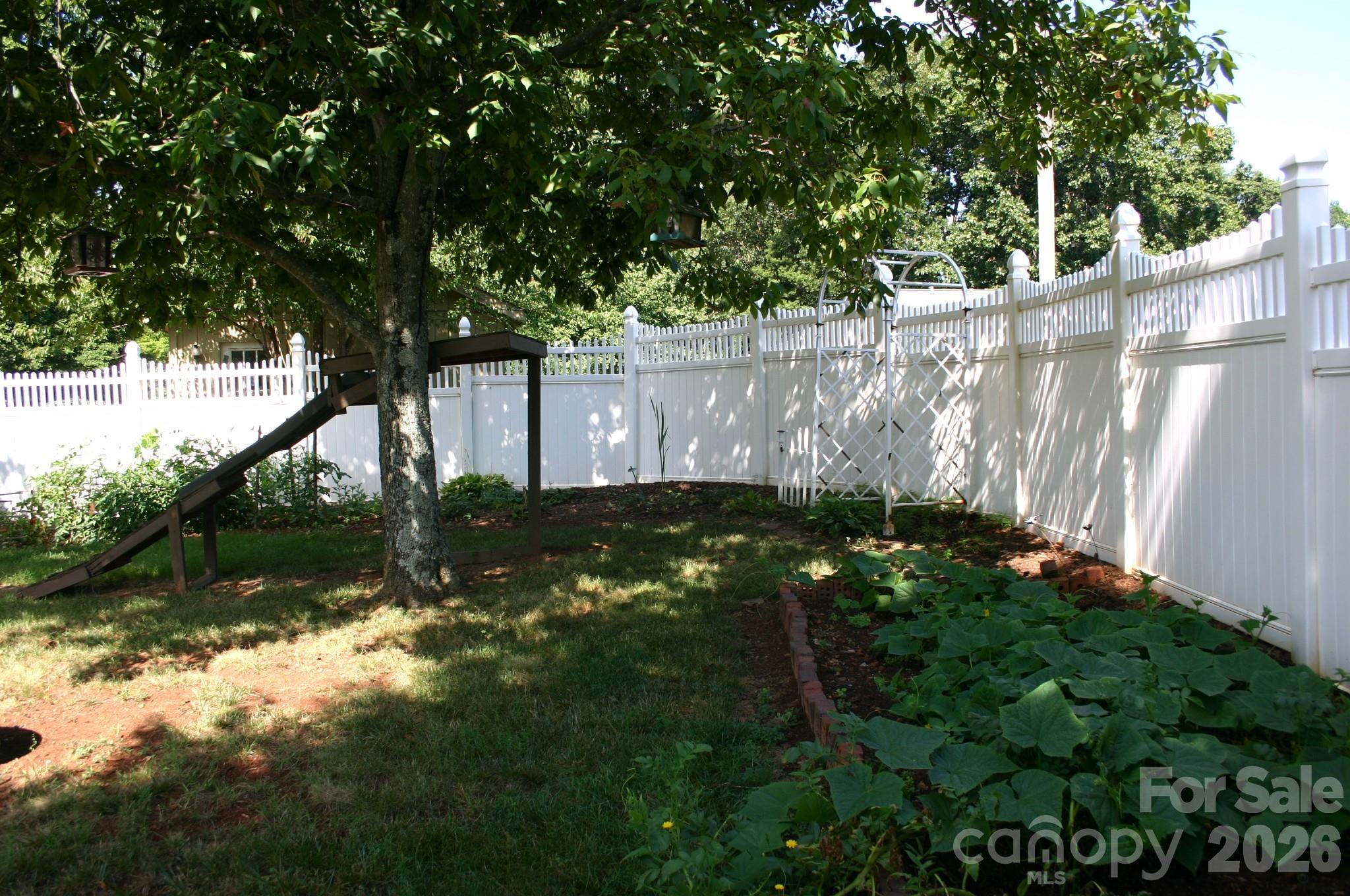 1647 Woodridge Circle Property Photo 32